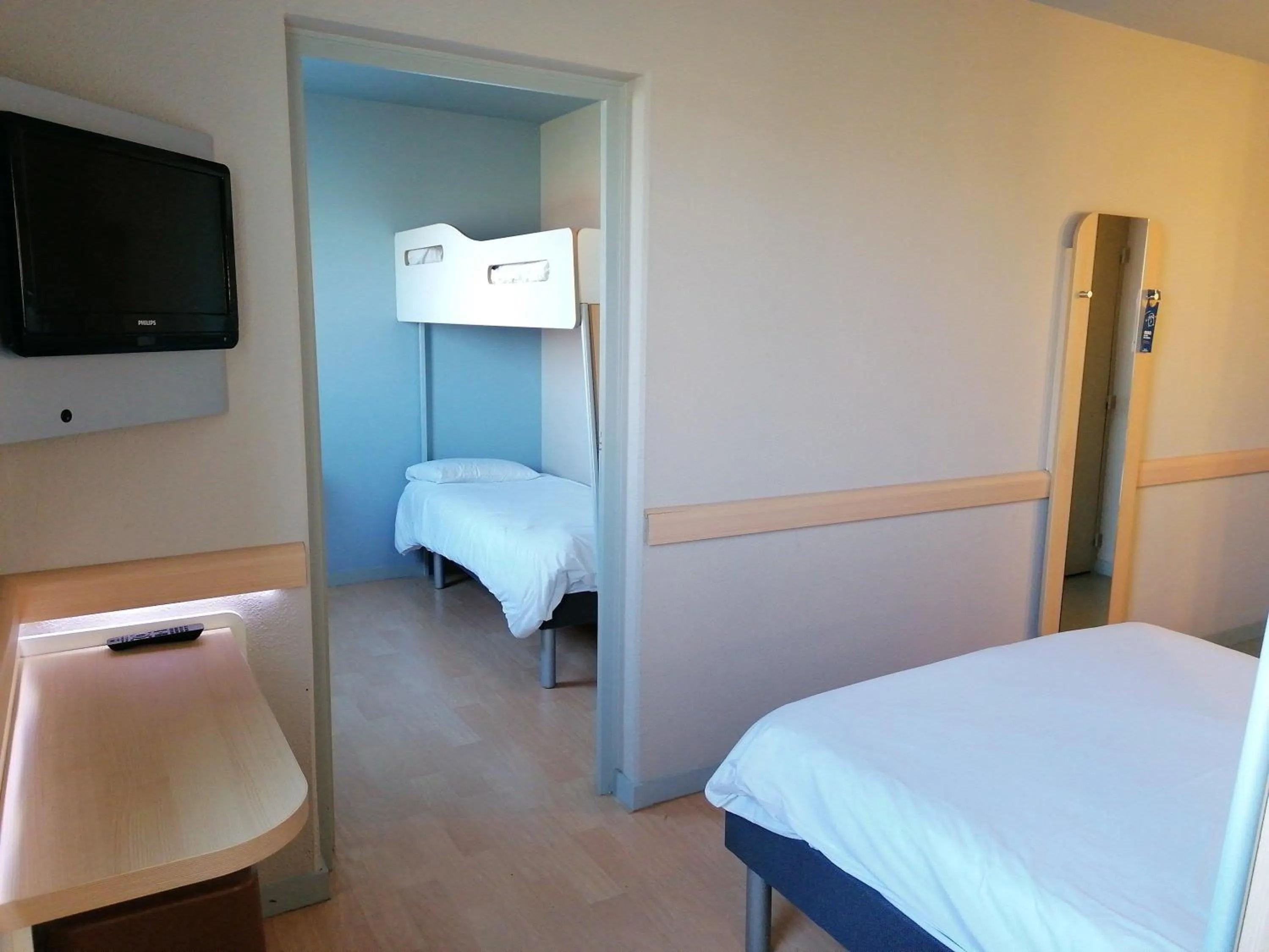 Bedroom, Bed in ibis budget Bergerac
