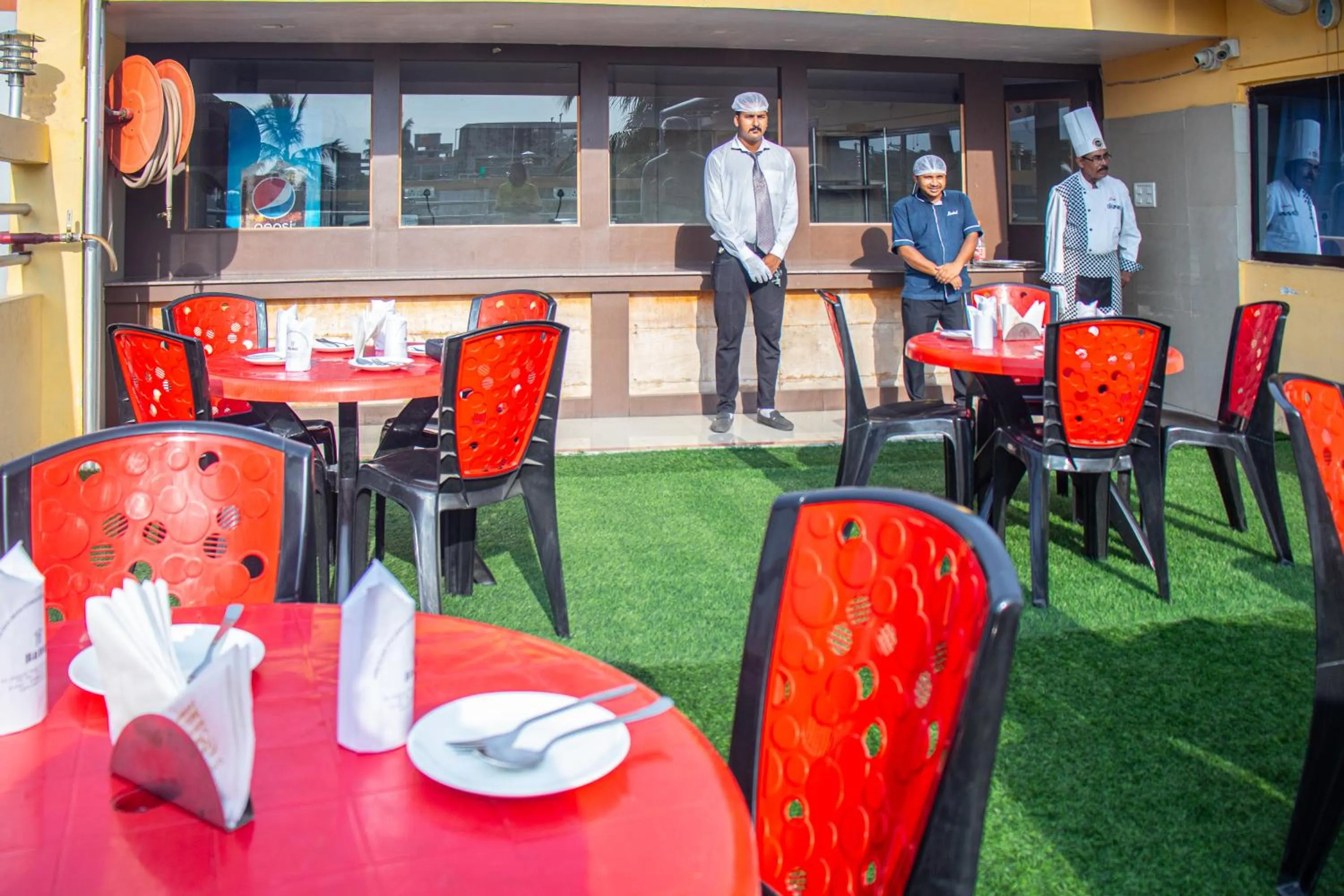 Restaurant/places to eat in Babul Hotel