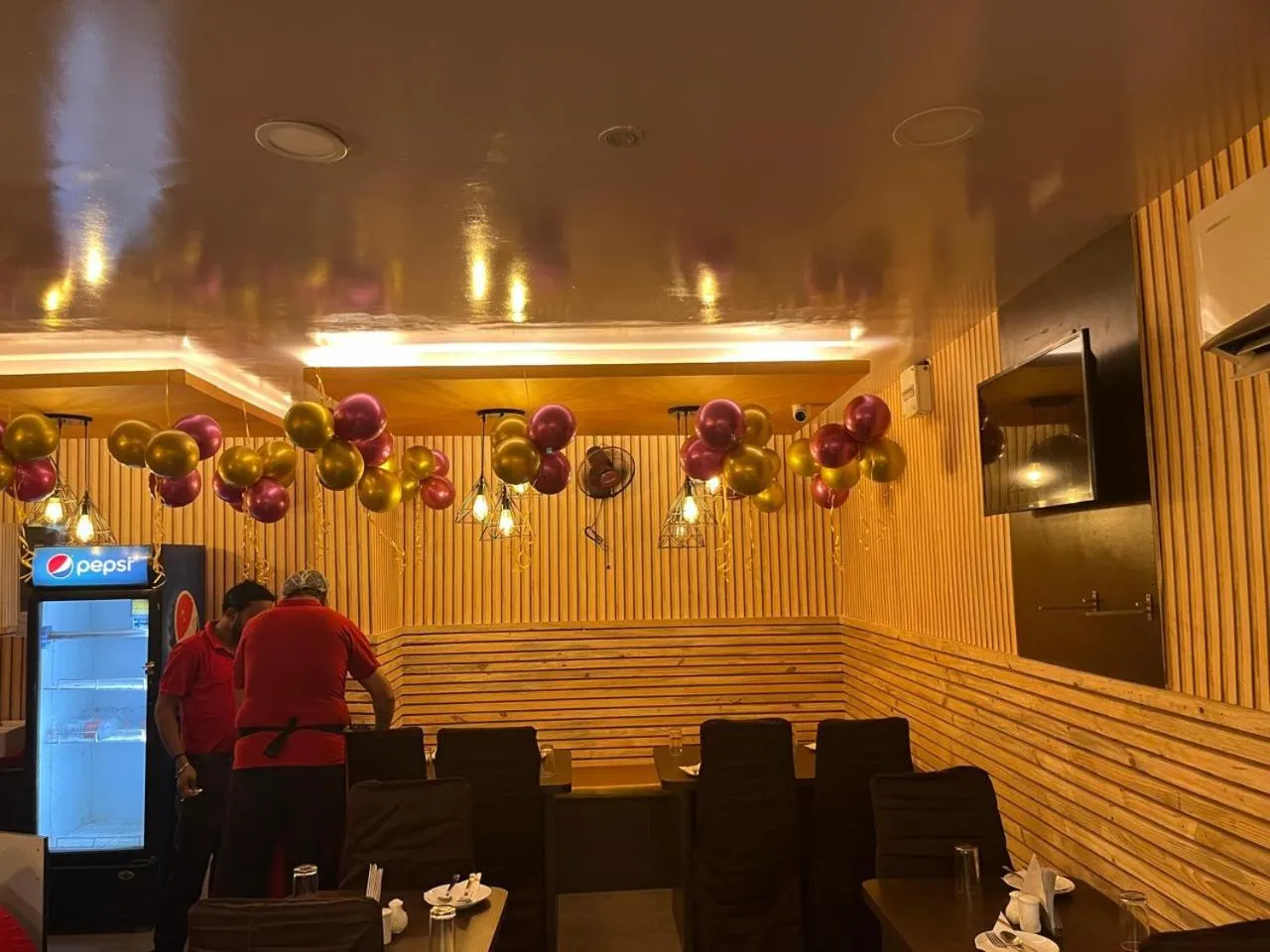 Restaurant/places to eat in Babul Hotel