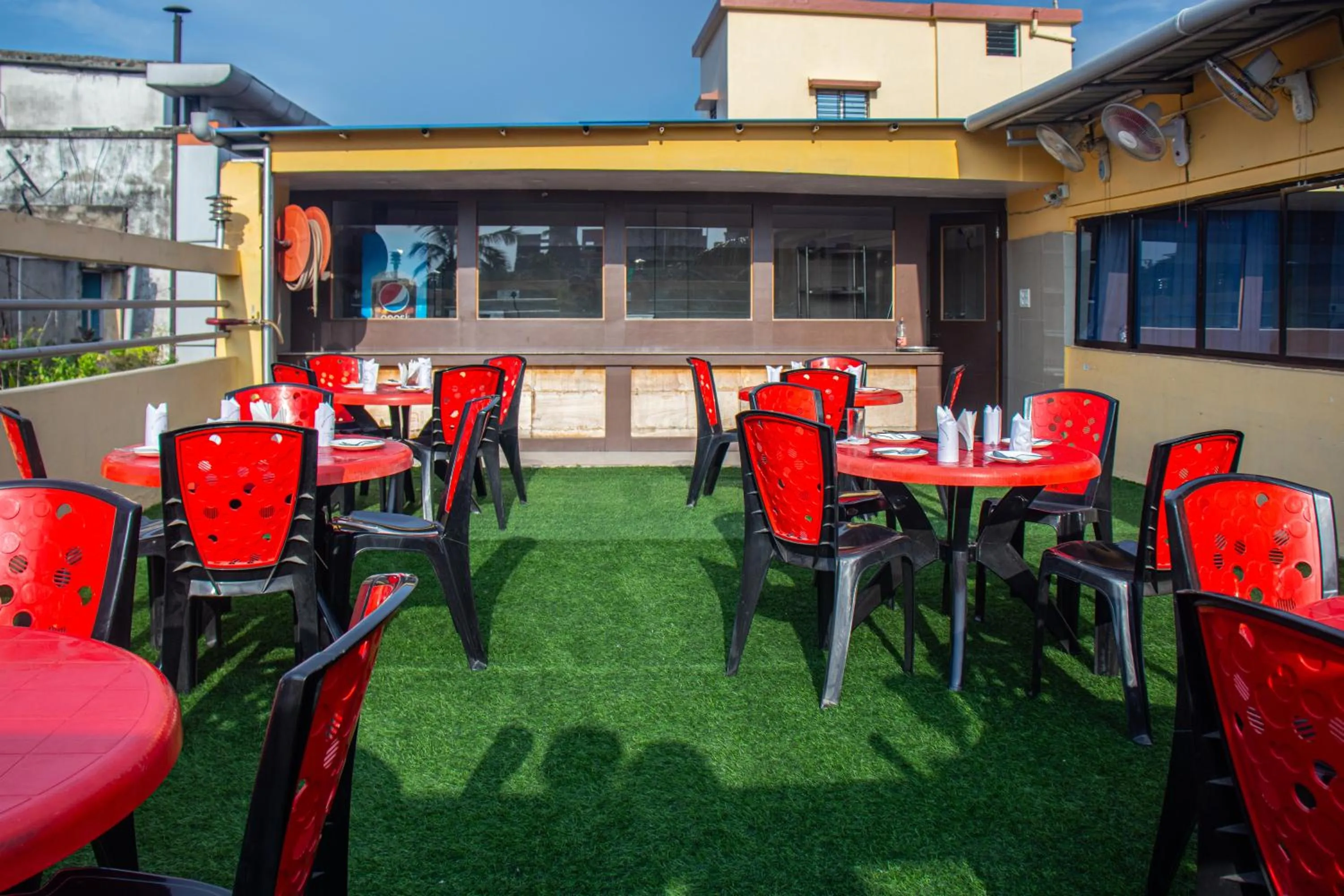 Restaurant/places to eat in Babul Hotel