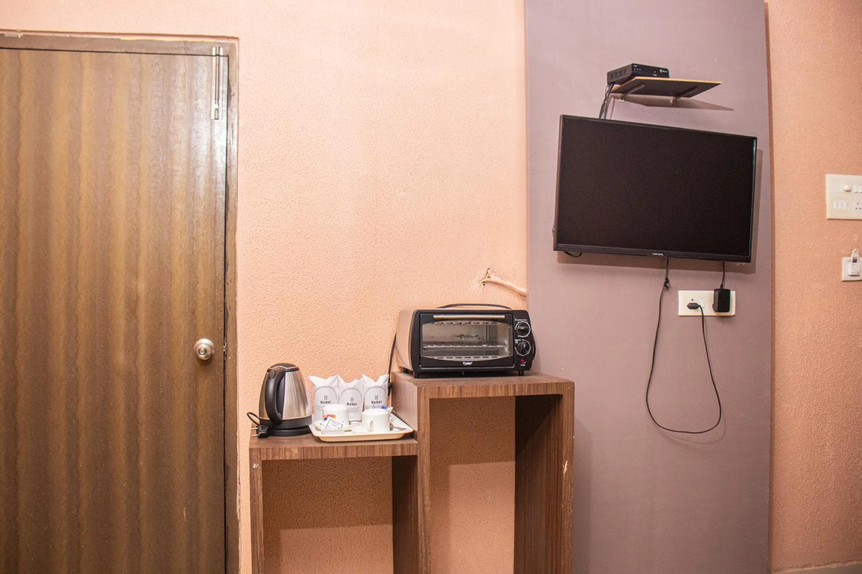 microwave in Babul Hotel