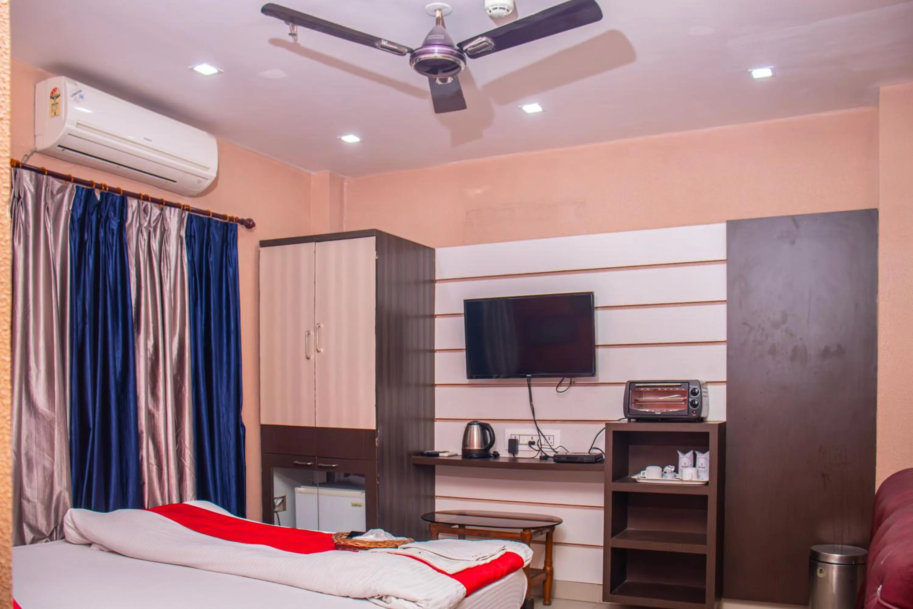 TV and multimedia, Bed in Babul Hotel