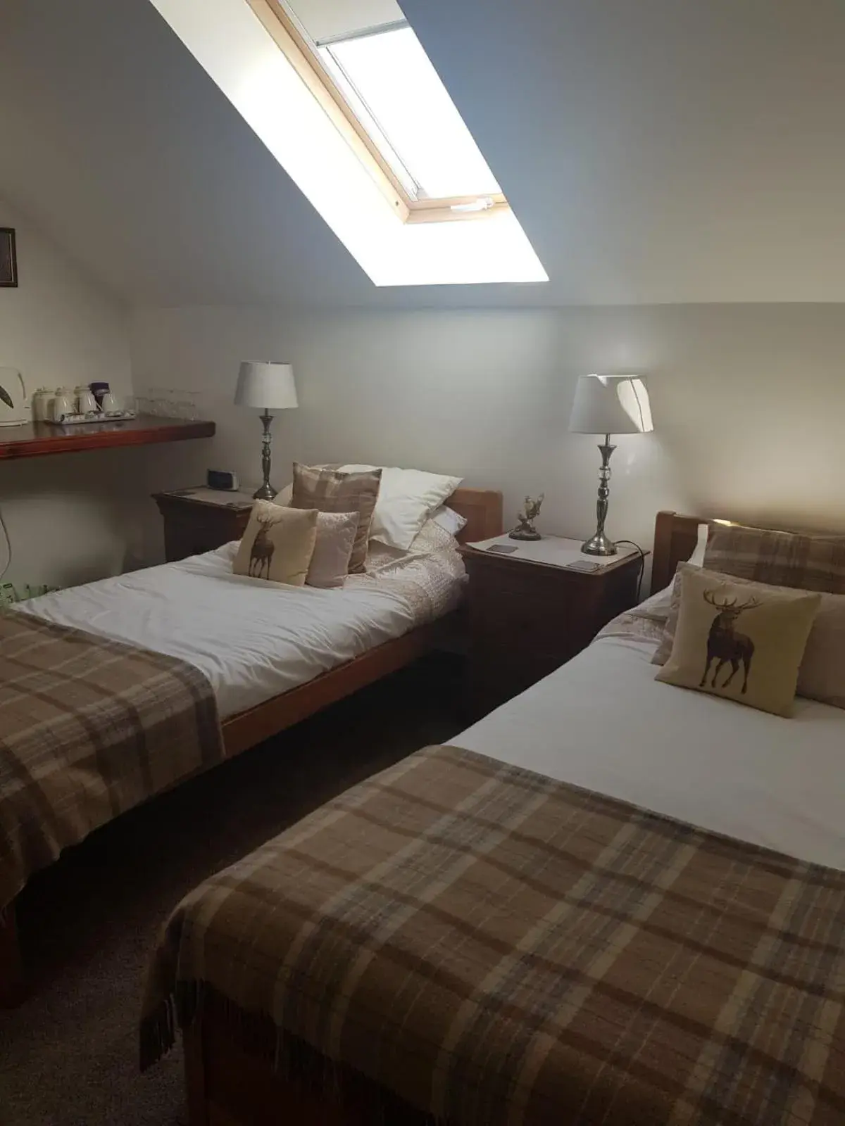 Triple Room with Bathroom in Hillhaven Bed &Breakfast Triple Room with Bathroom in Hillhaven Bed &Breakfast