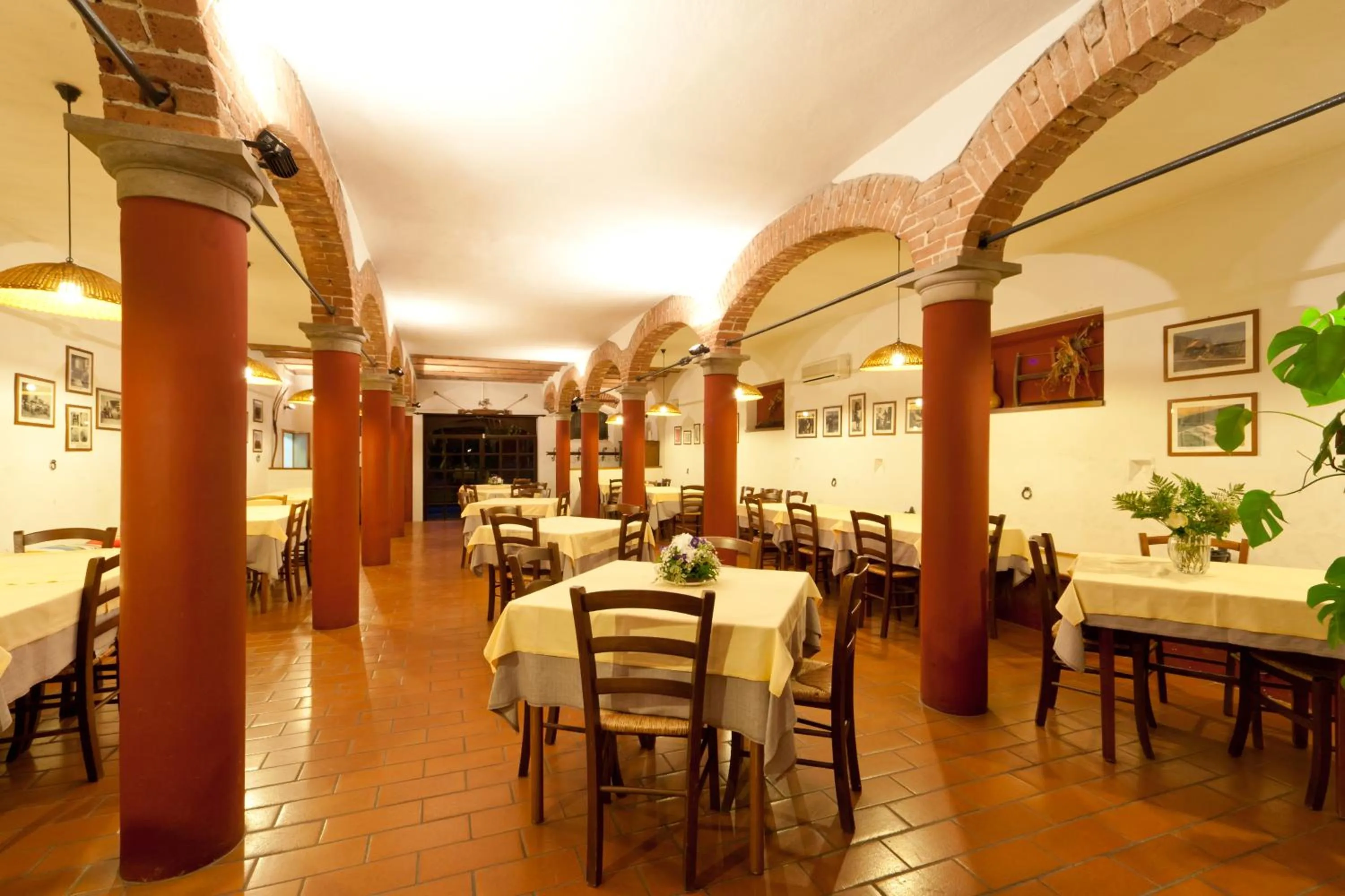 Restaurant/places to eat in Agriturismo La Lupa