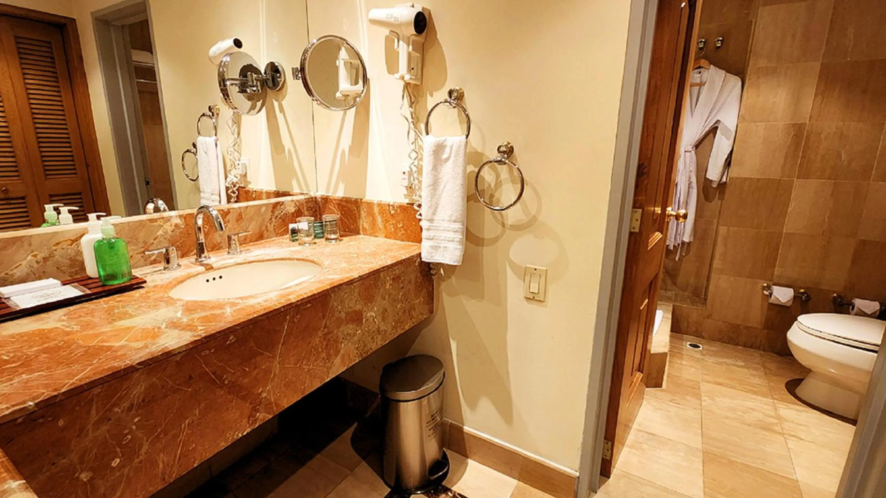 Bathroom in Bogota Plaza Hotel