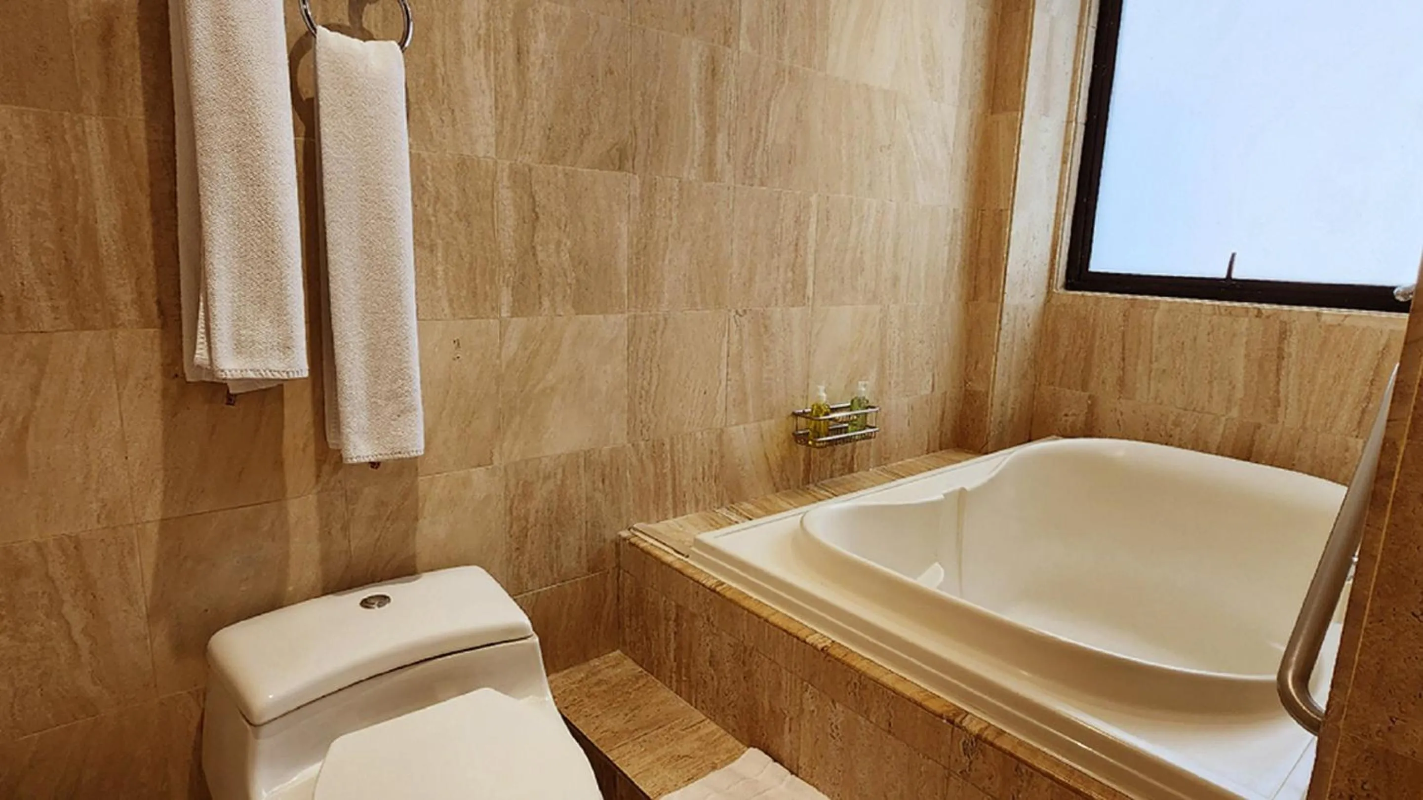 Bathroom in Bogota Plaza Hotel