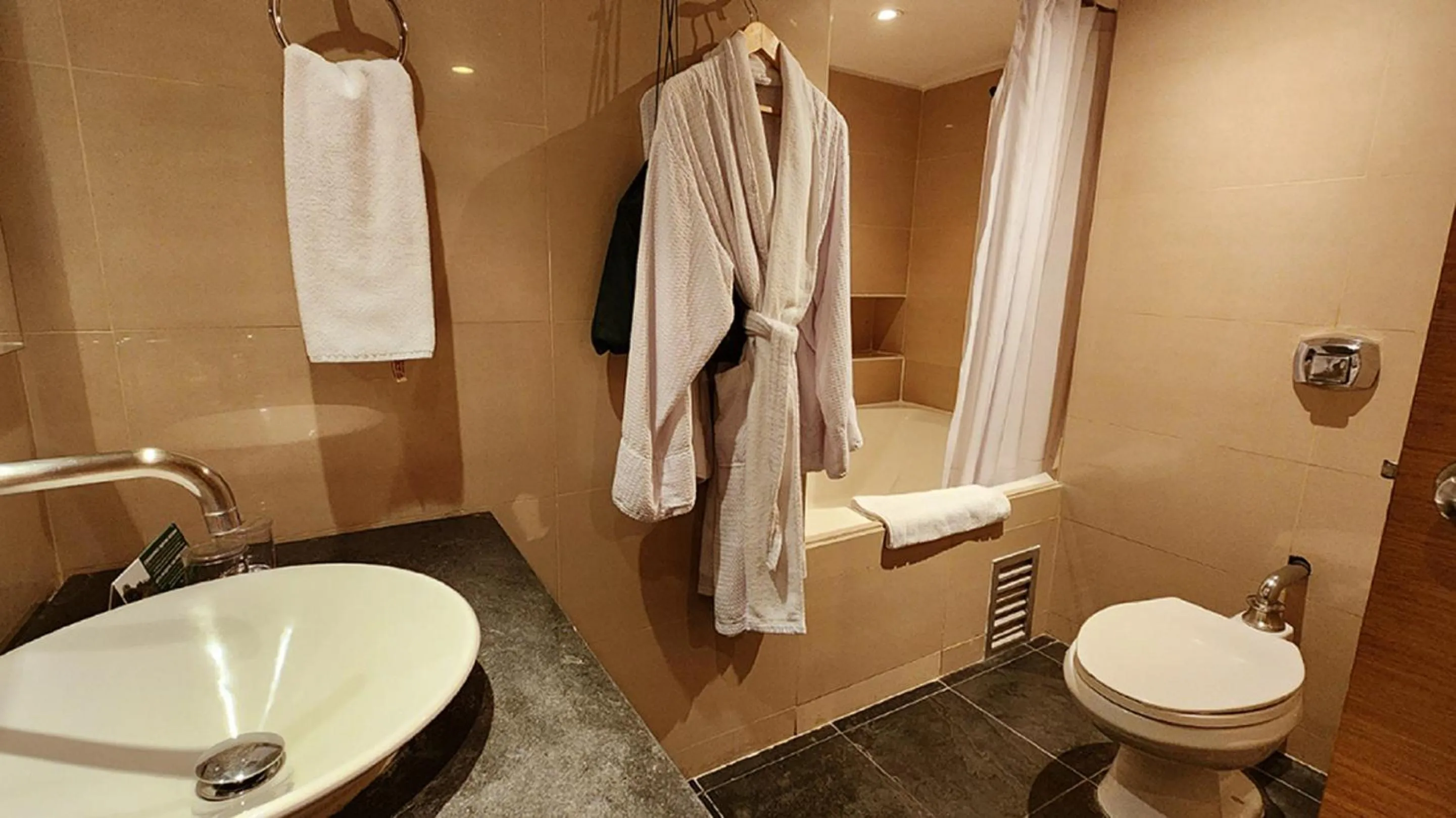 Bathroom in Bogota Plaza Hotel