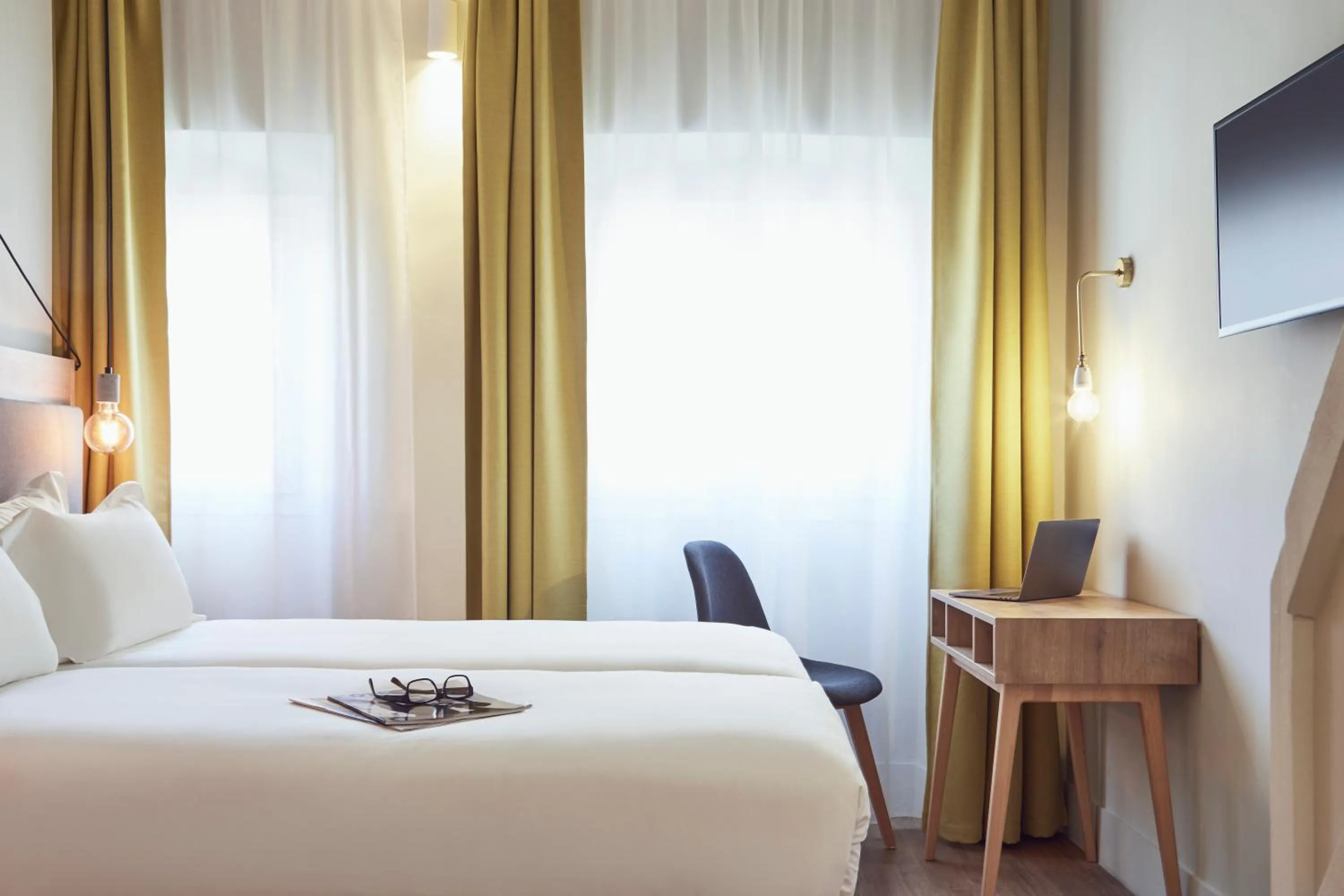 Bed in Hôtel Maison Montgrand - Vieux Port