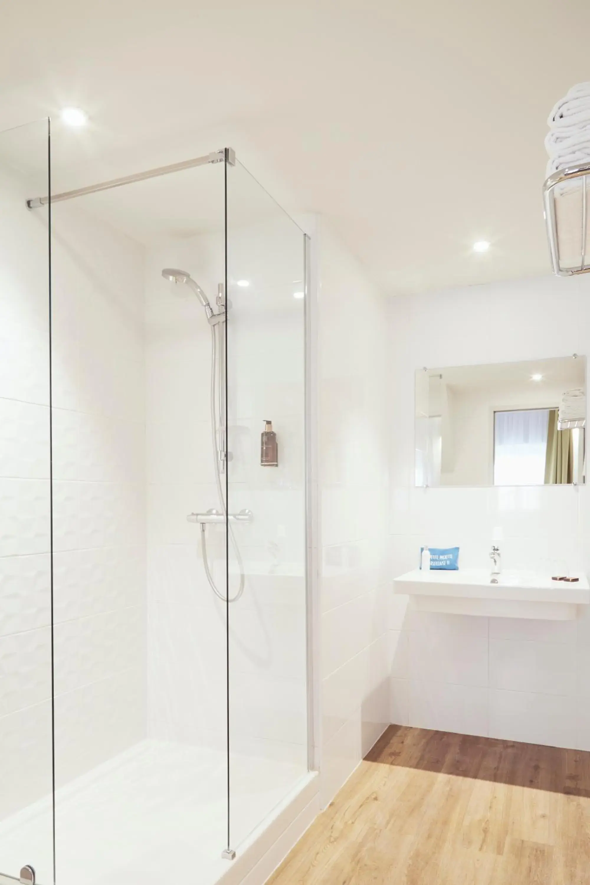 Shower, Bathroom in Hôtel Maison Montgrand - Vieux Port