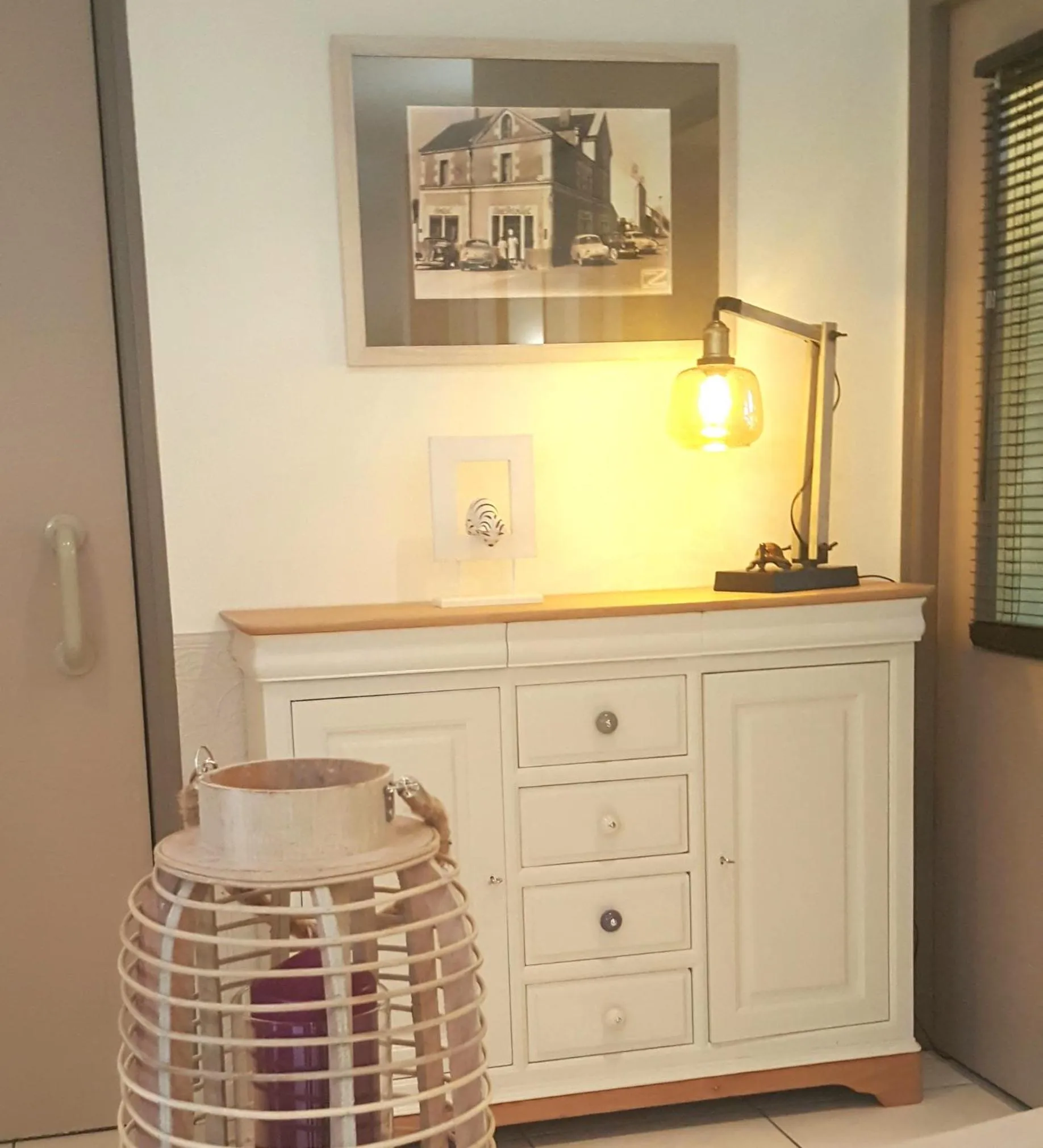 Decorative detail in Logis Hotel Restaurant l'Orée Des Bois