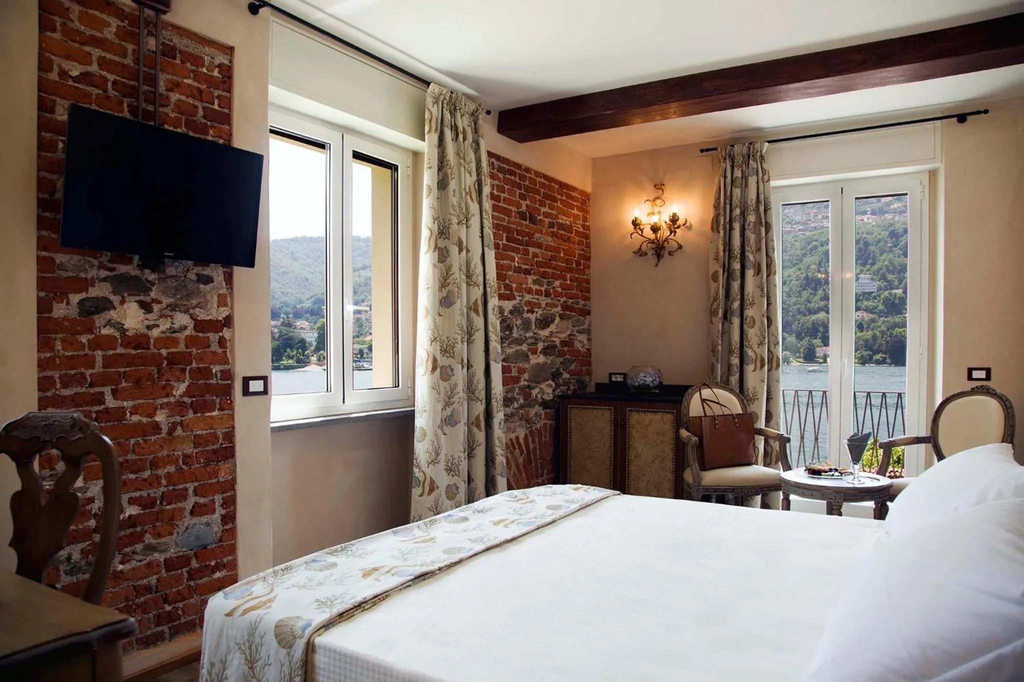 Bed in Boutique Hotel Elvezia