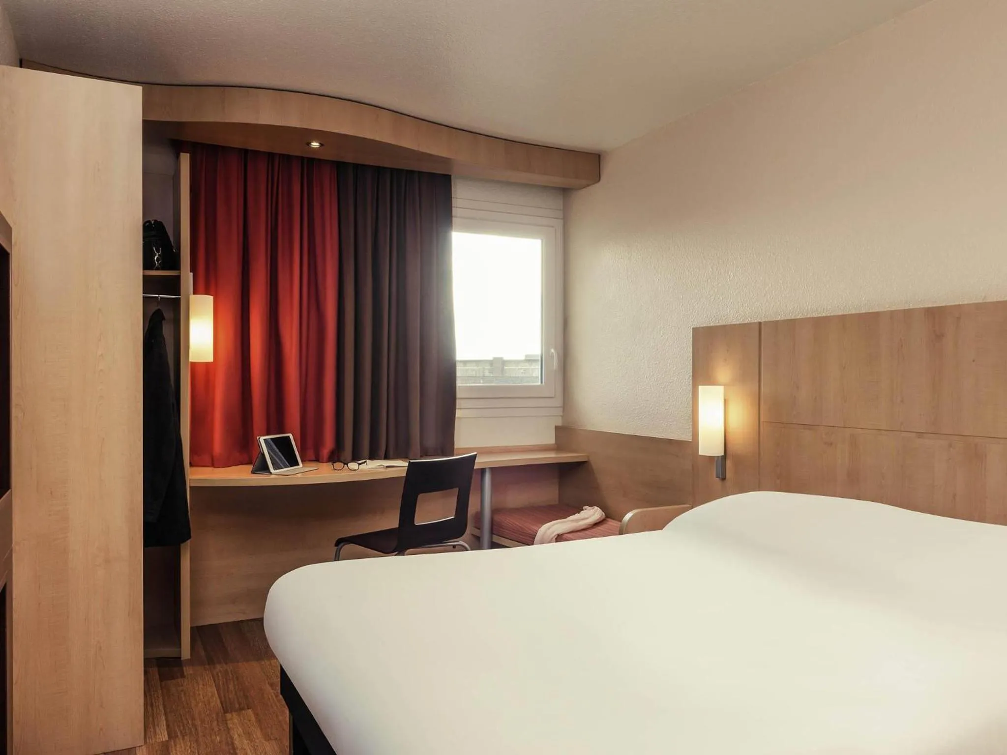 Bedroom, Bed in ibis Epinay sur Seine - Gennevilliers