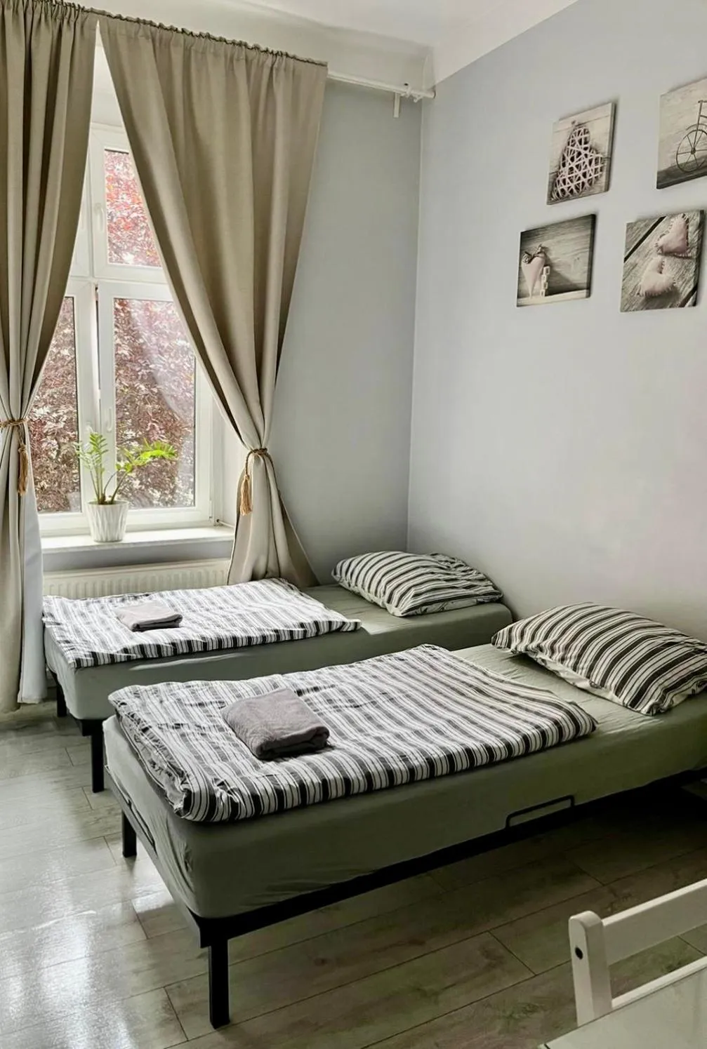 Bed in Colourful Rooms Wrocław