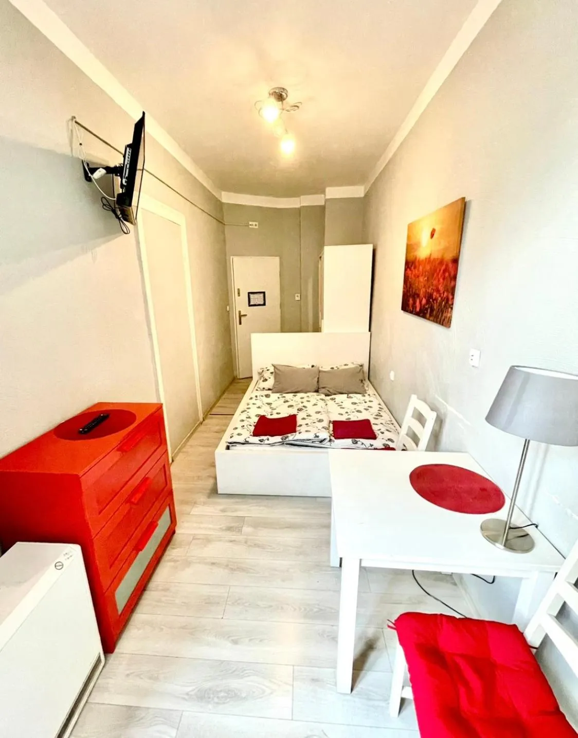 Bed in Colourful Rooms Wrocław