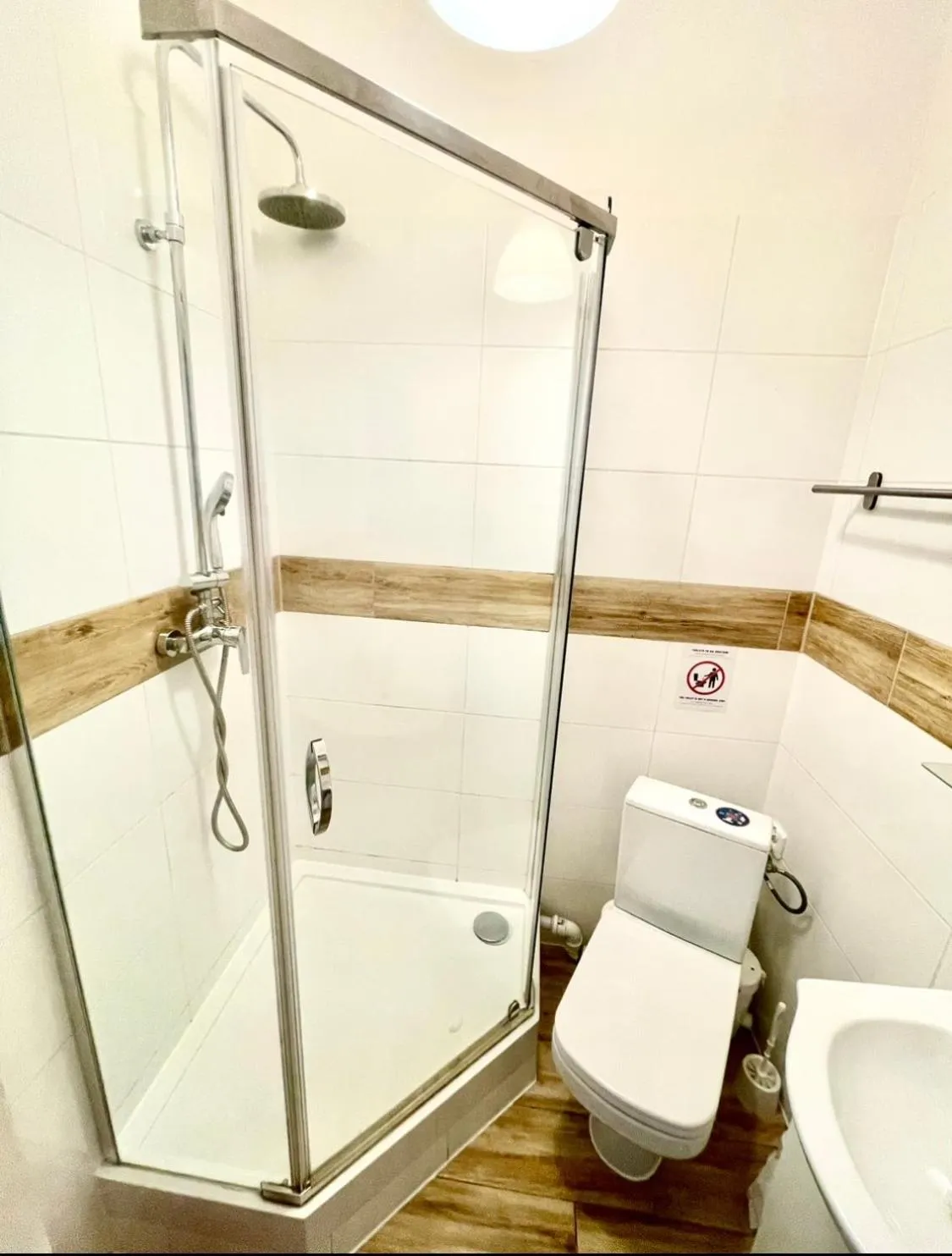 Bathroom in Colourful Rooms Wrocław