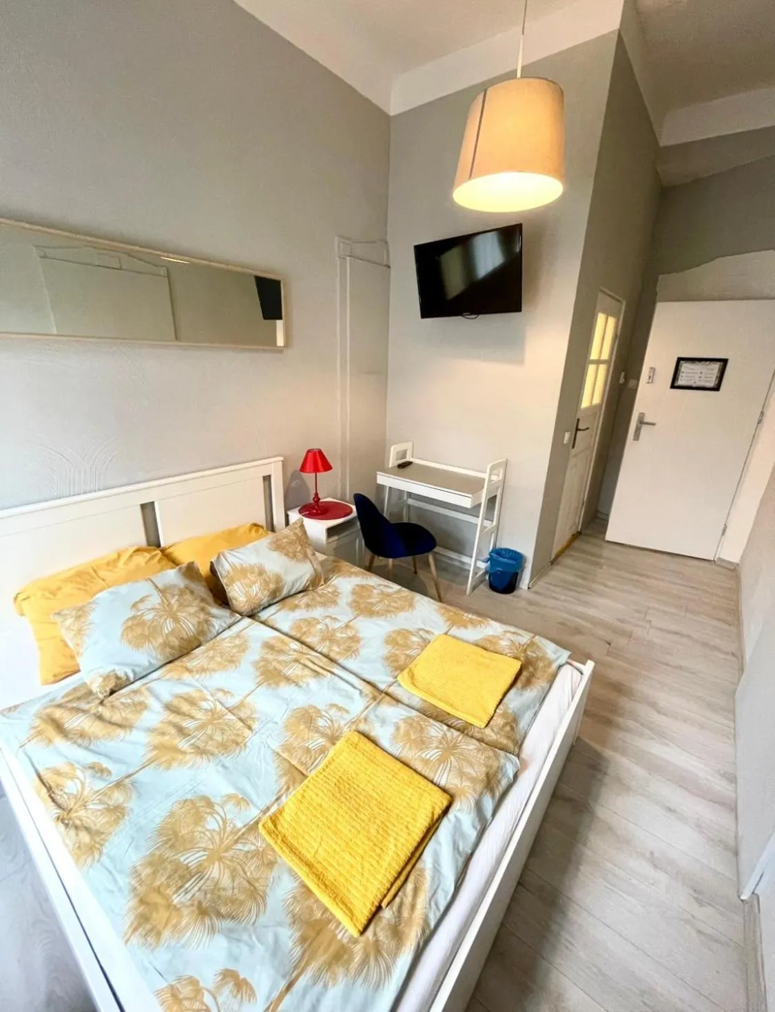 Bed in Colourful Rooms Wrocław