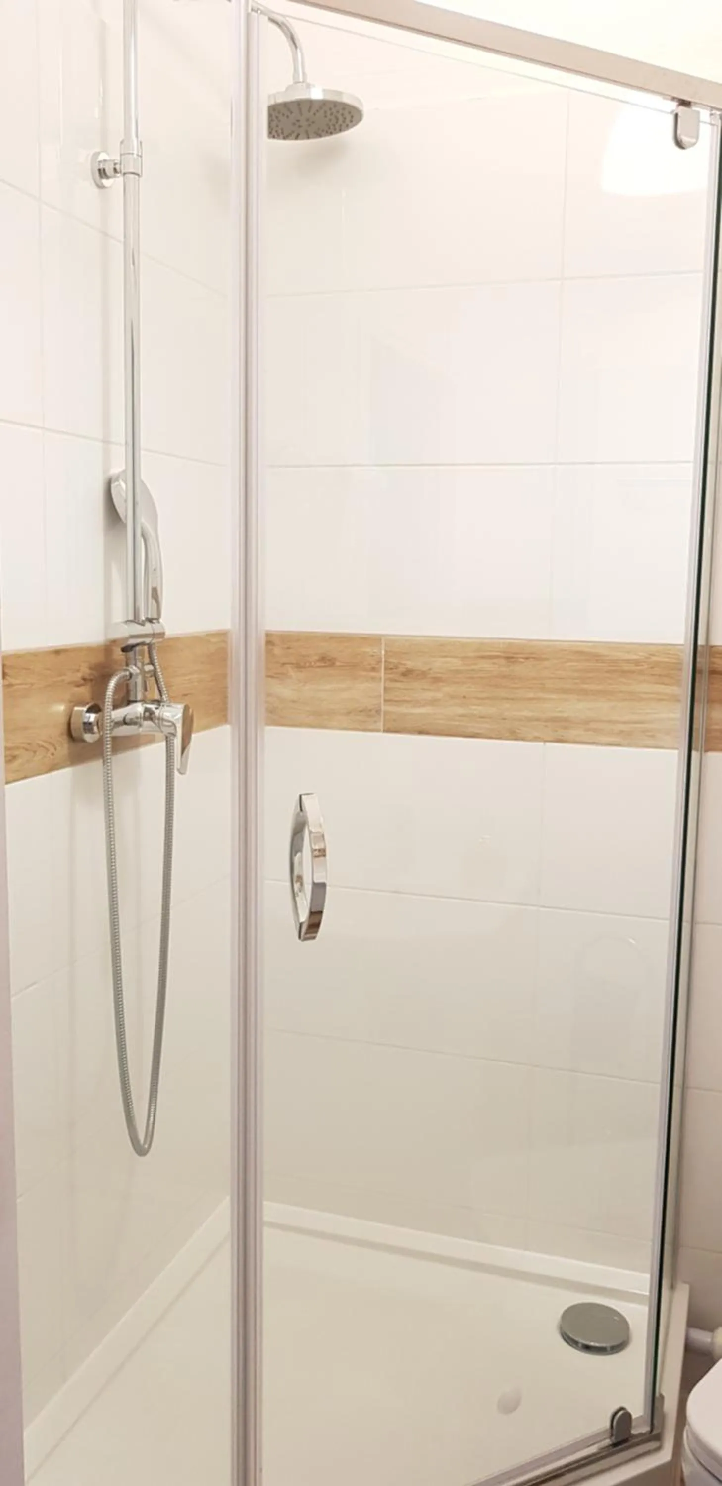 Shower in Colourful Rooms Wrocław