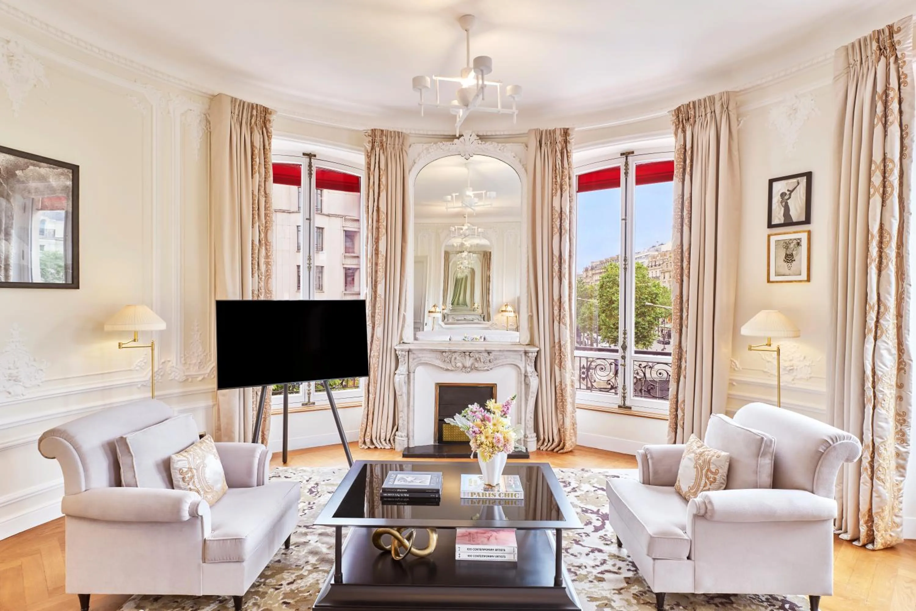 Living room in Hôtel Barrière Fouquet's Paris