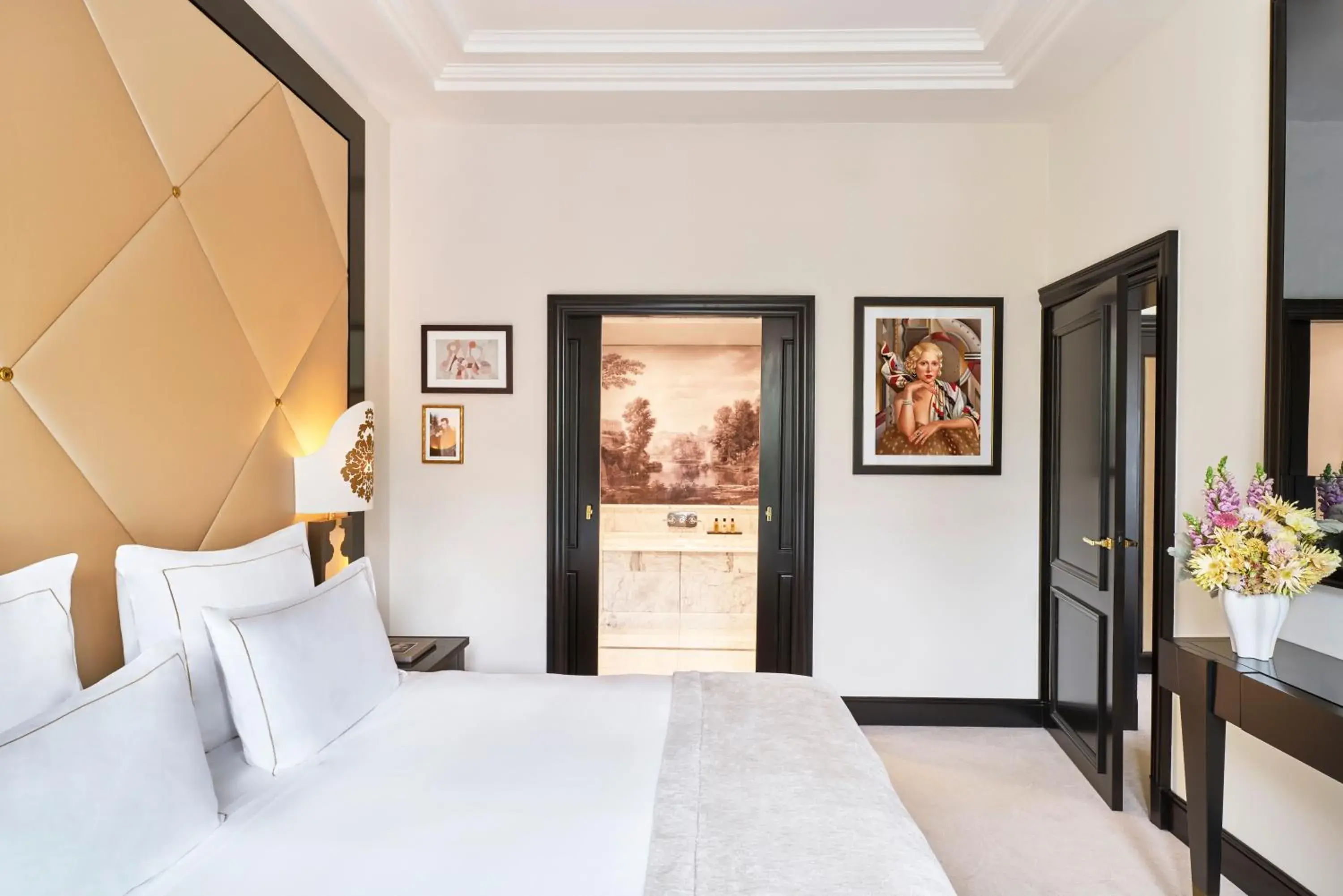 Photo of the whole room, Bed in Hôtel Barrière Fouquet's Paris Photo of the whole room, Bed in Hôtel Barrière Fouquet's Paris