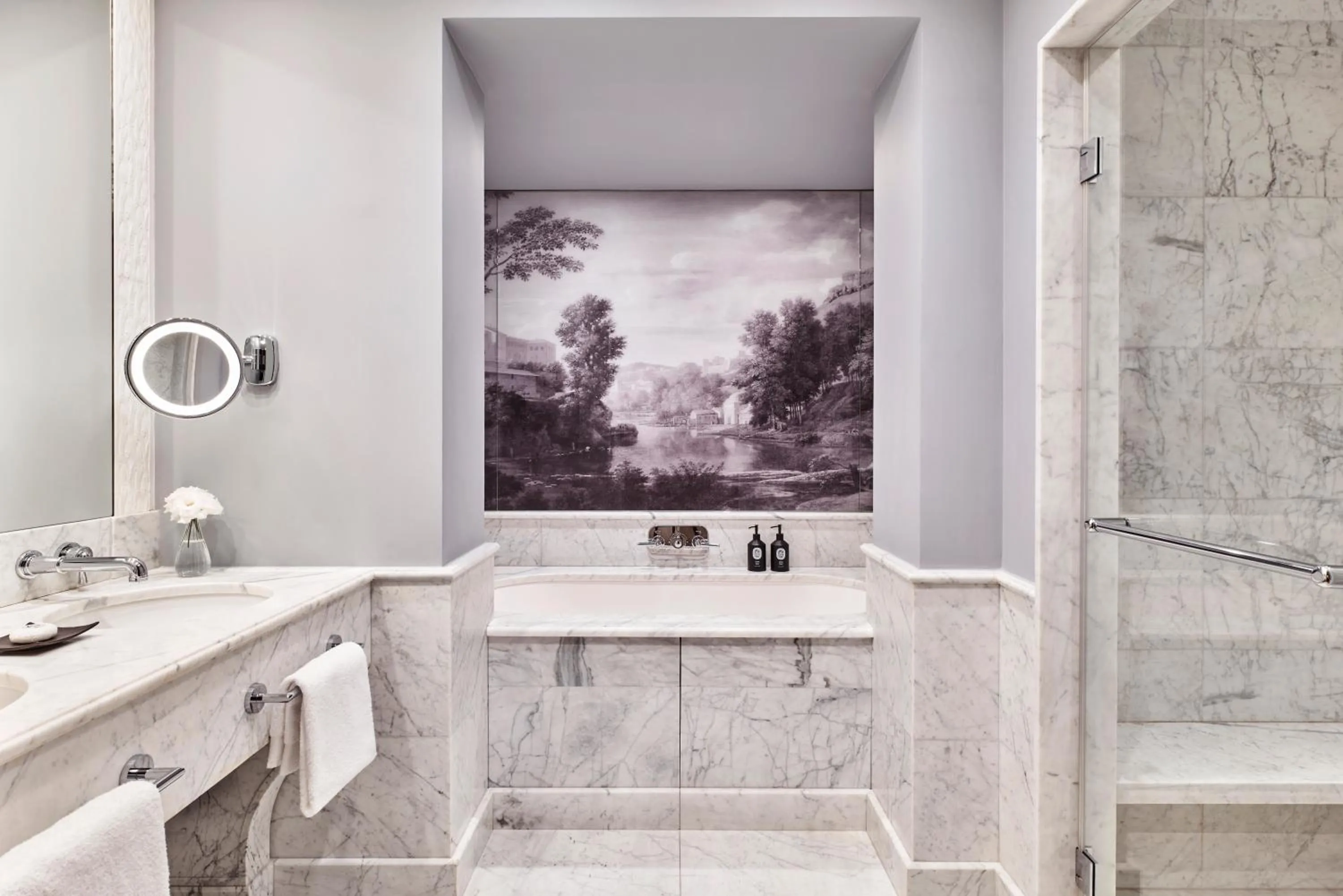 Bathroom in Hôtel Barrière Fouquet's Paris