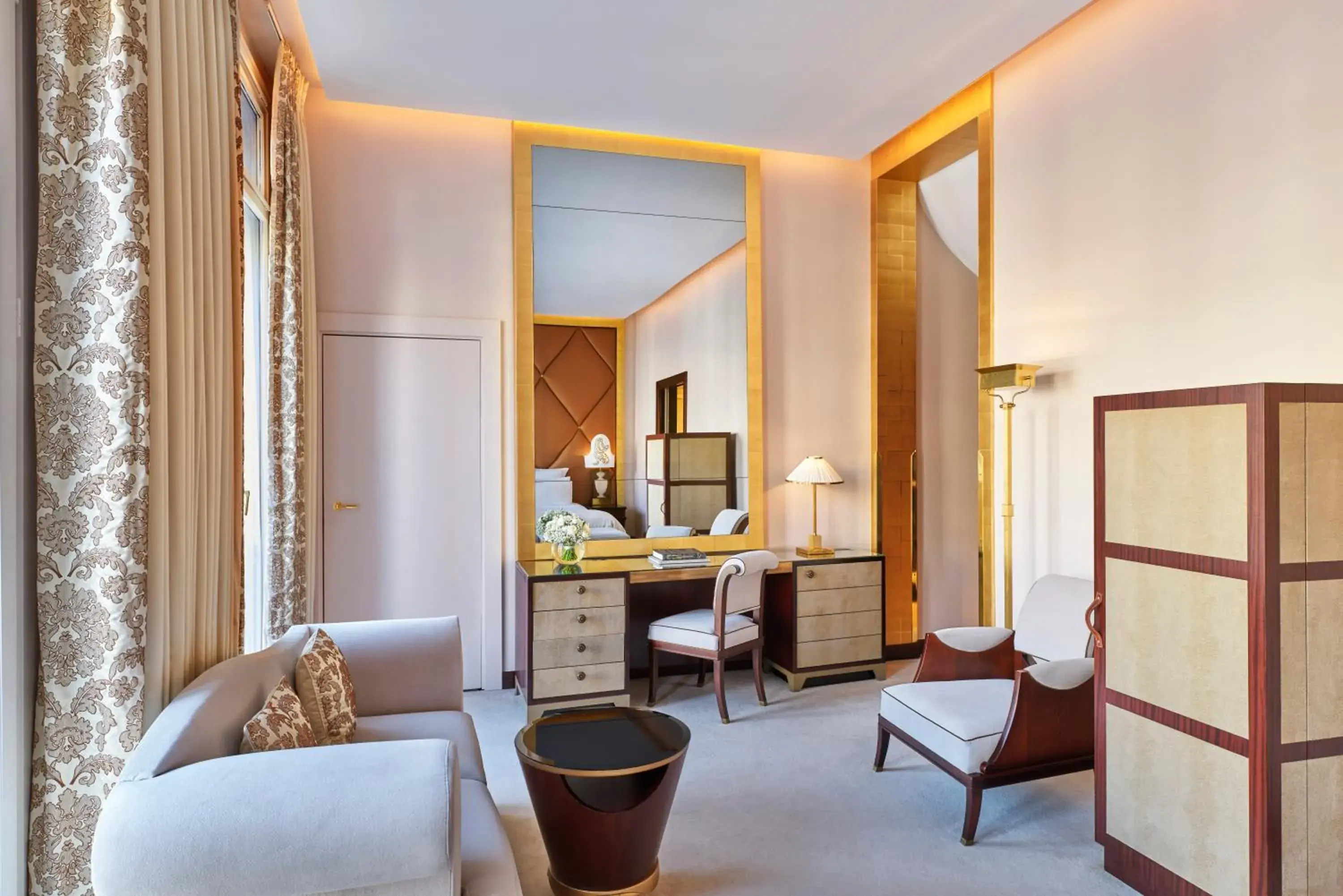 Photo of the whole room in Hôtel Barrière Fouquet's Paris Photo of the whole room in Hôtel Barrière Fouquet's Paris