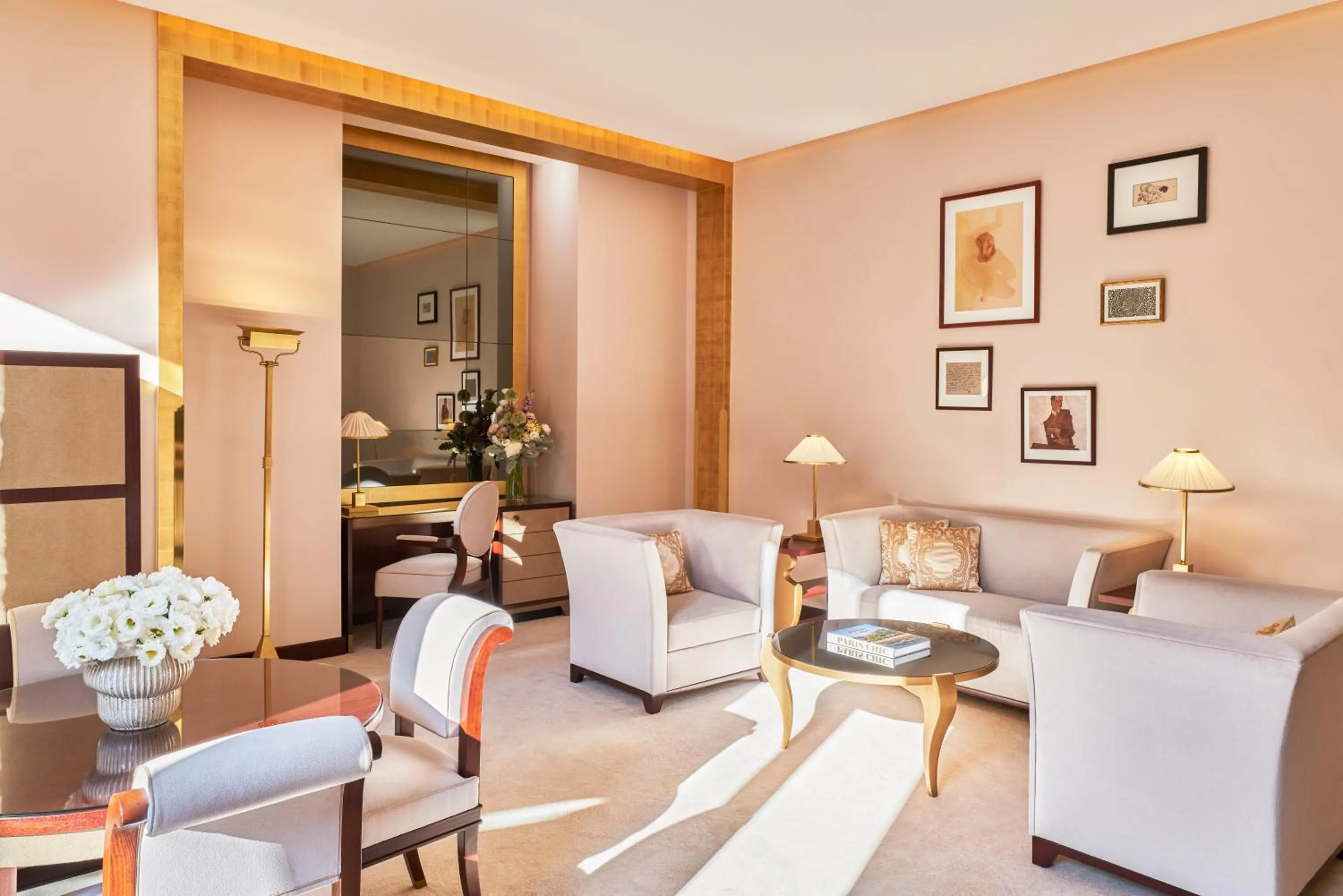 Living room in Hôtel Barrière Fouquet's Paris