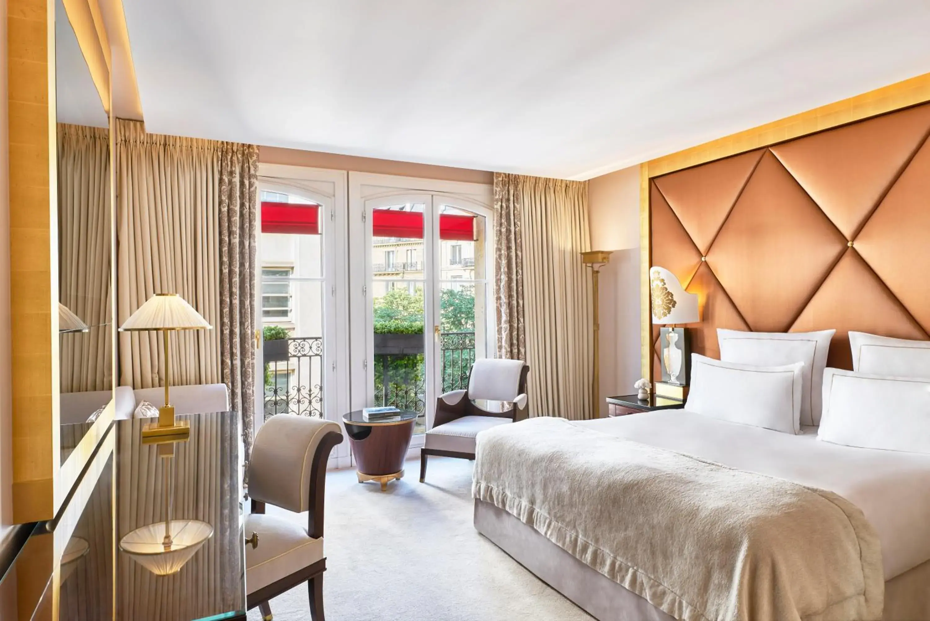 Superior Room in Hôtel Barrière Fouquet's Paris Superior Room in Hôtel Barrière Fouquet's Paris