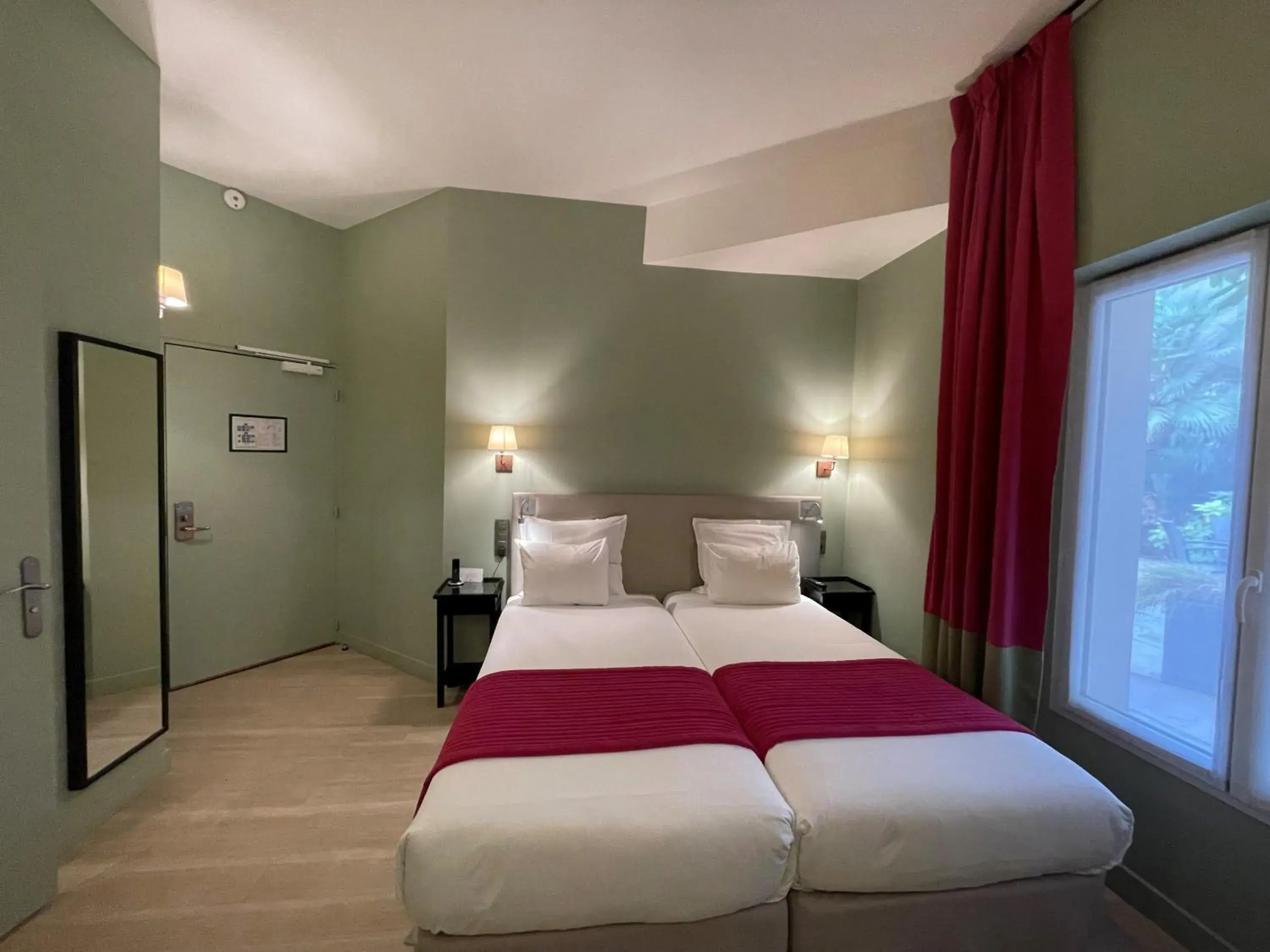 Family Room in Hôtel Orchidée Family Room in Hôtel Orchidée