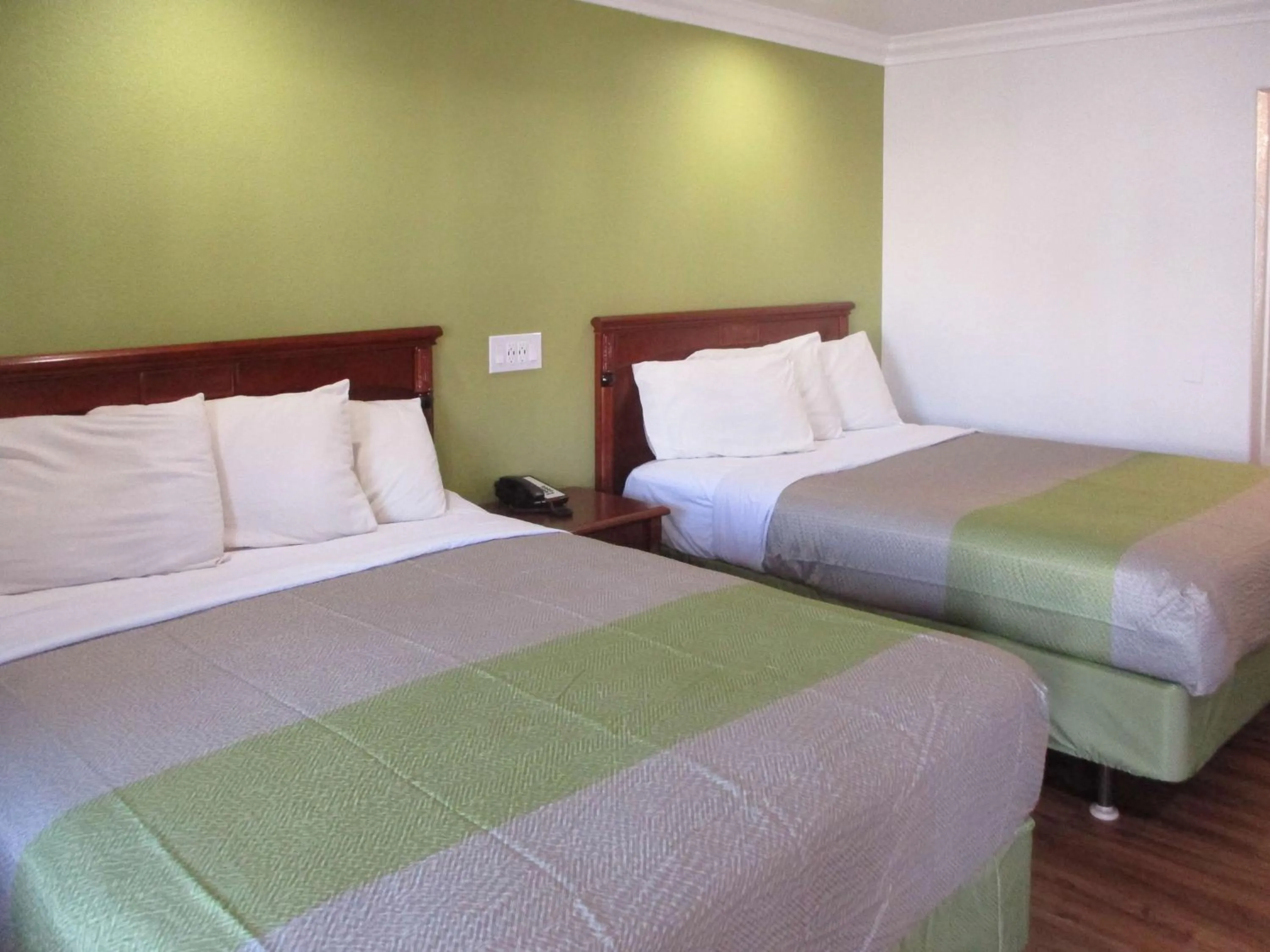 Bedroom, Bed in Motel 6-Fresno, CA