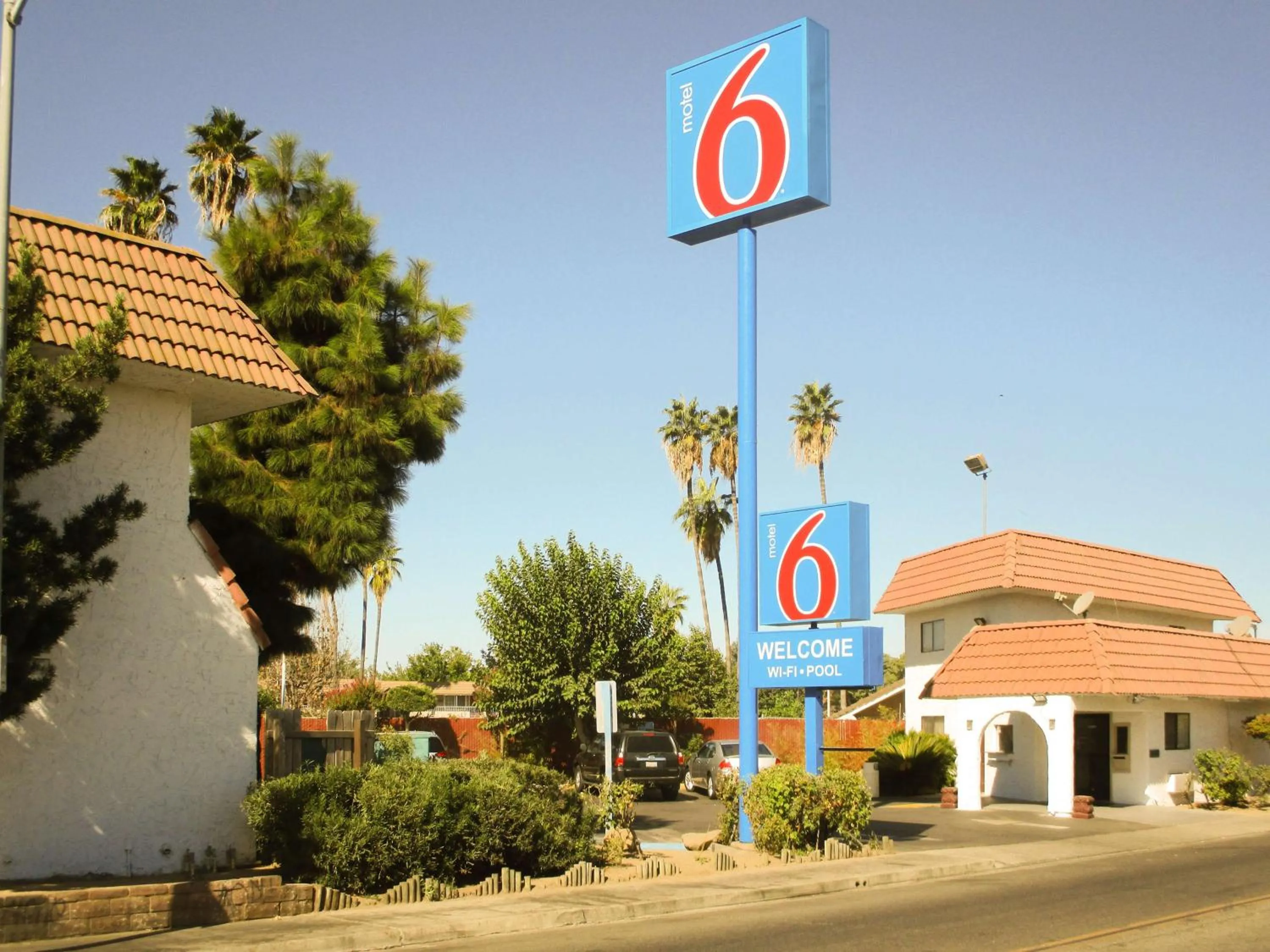 Property building in Motel 6-Fresno, CA