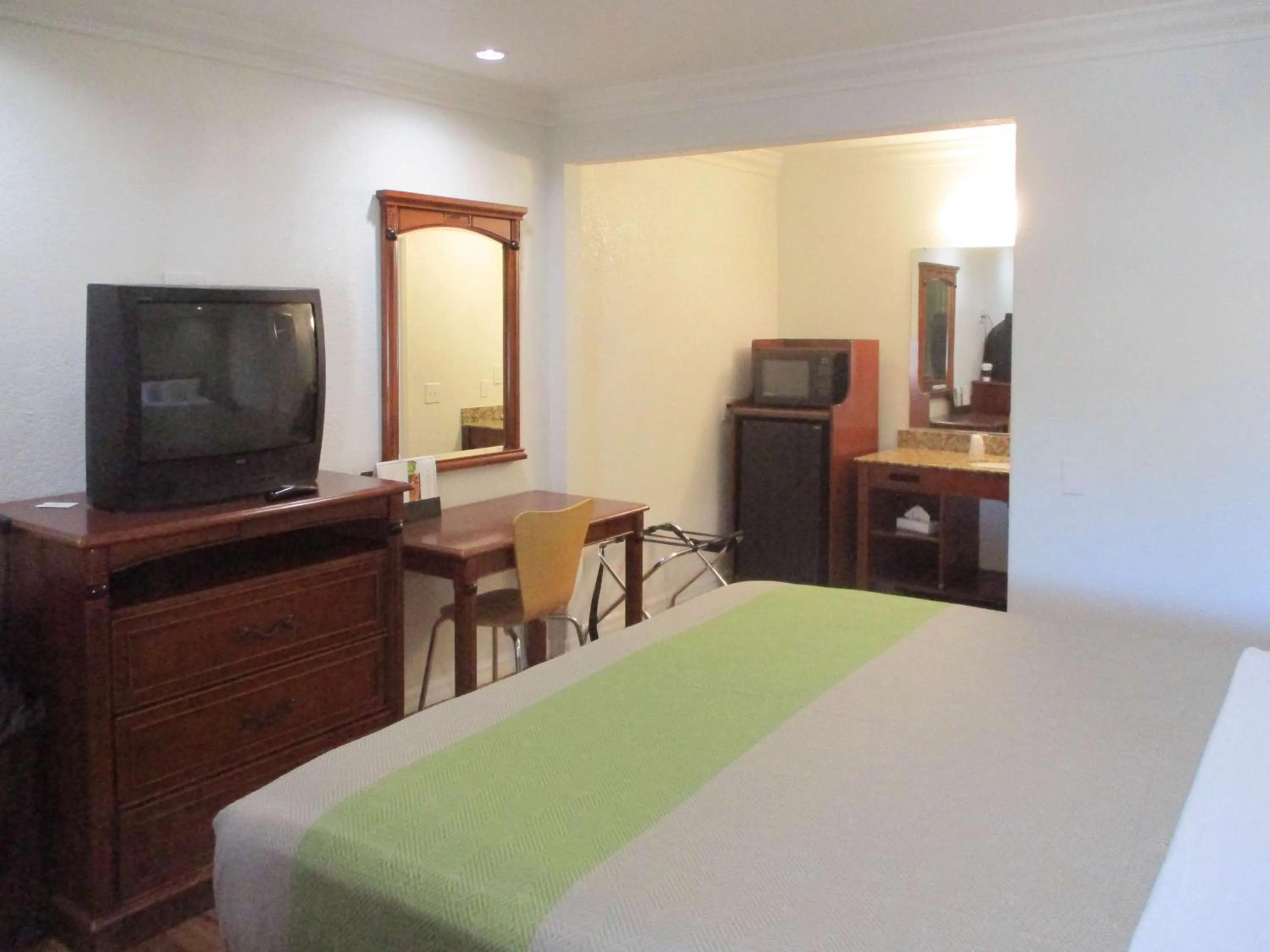 Bedroom, Bed in Motel 6-Fresno, CA