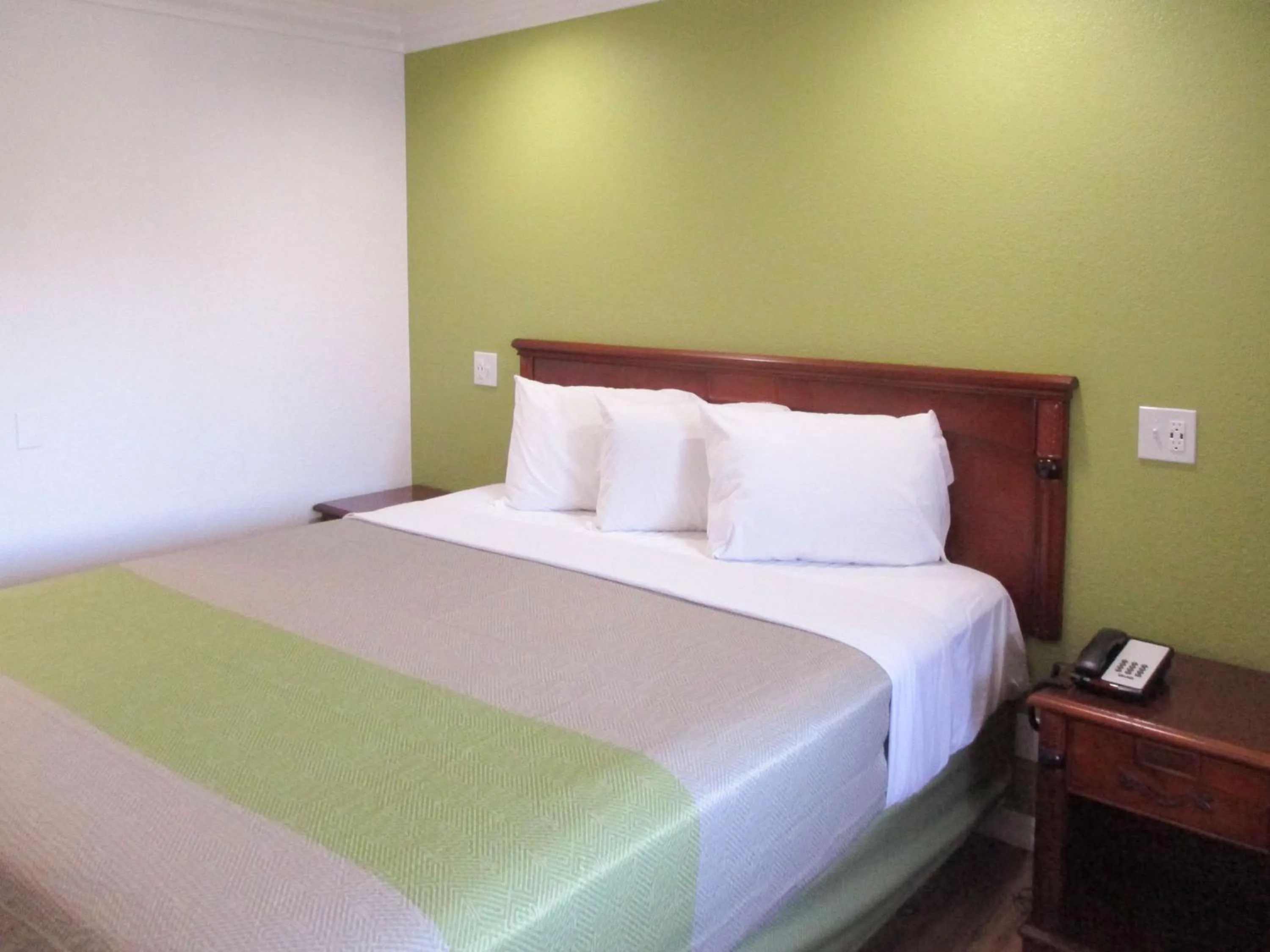 Bedroom, Bed in Motel 6-Fresno, CA