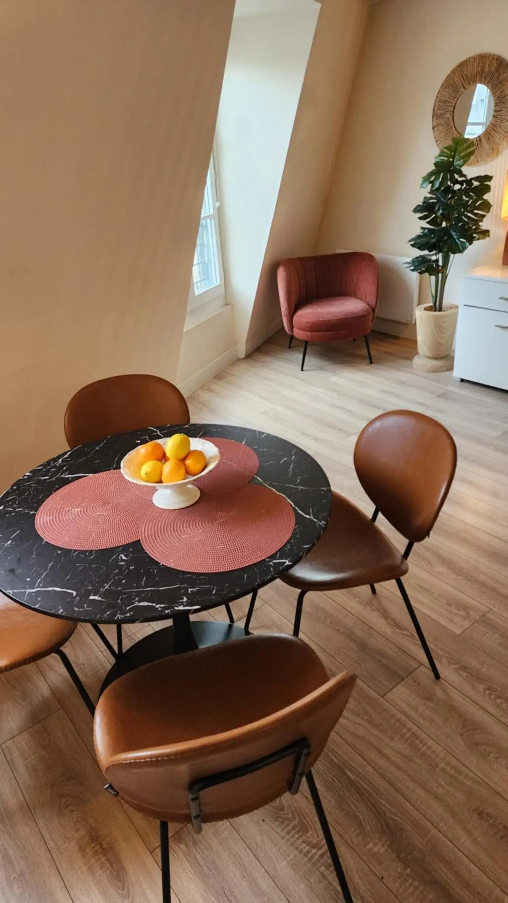 Standard Apartment in Place de l'Etoile, Wagram with AC Standard Apartment in Place de l'Etoile, Wagram with AC