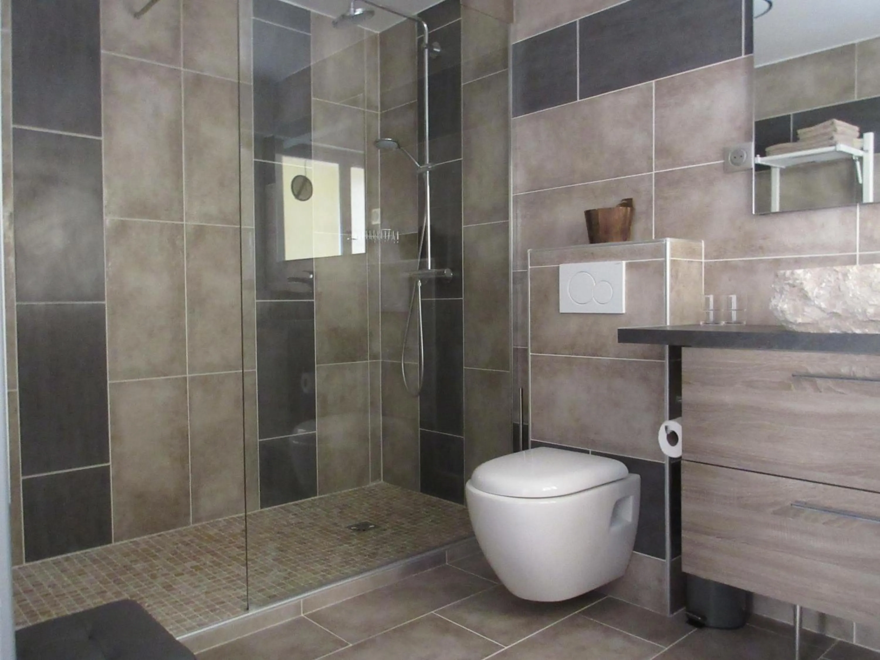 Shower in Villa Tricoli B&B avec Piscine