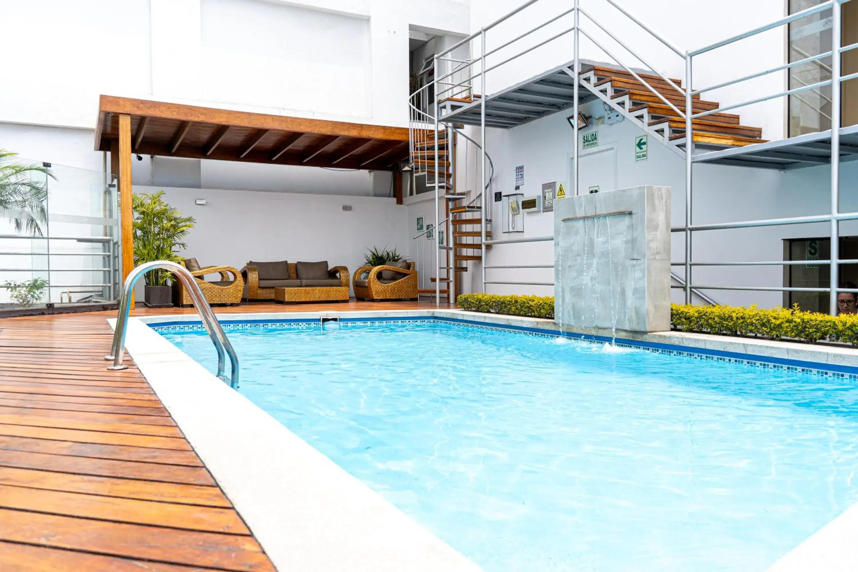 Swimming pool in Jose Antonio Executive Swimming pool in Jose Antonio Executive