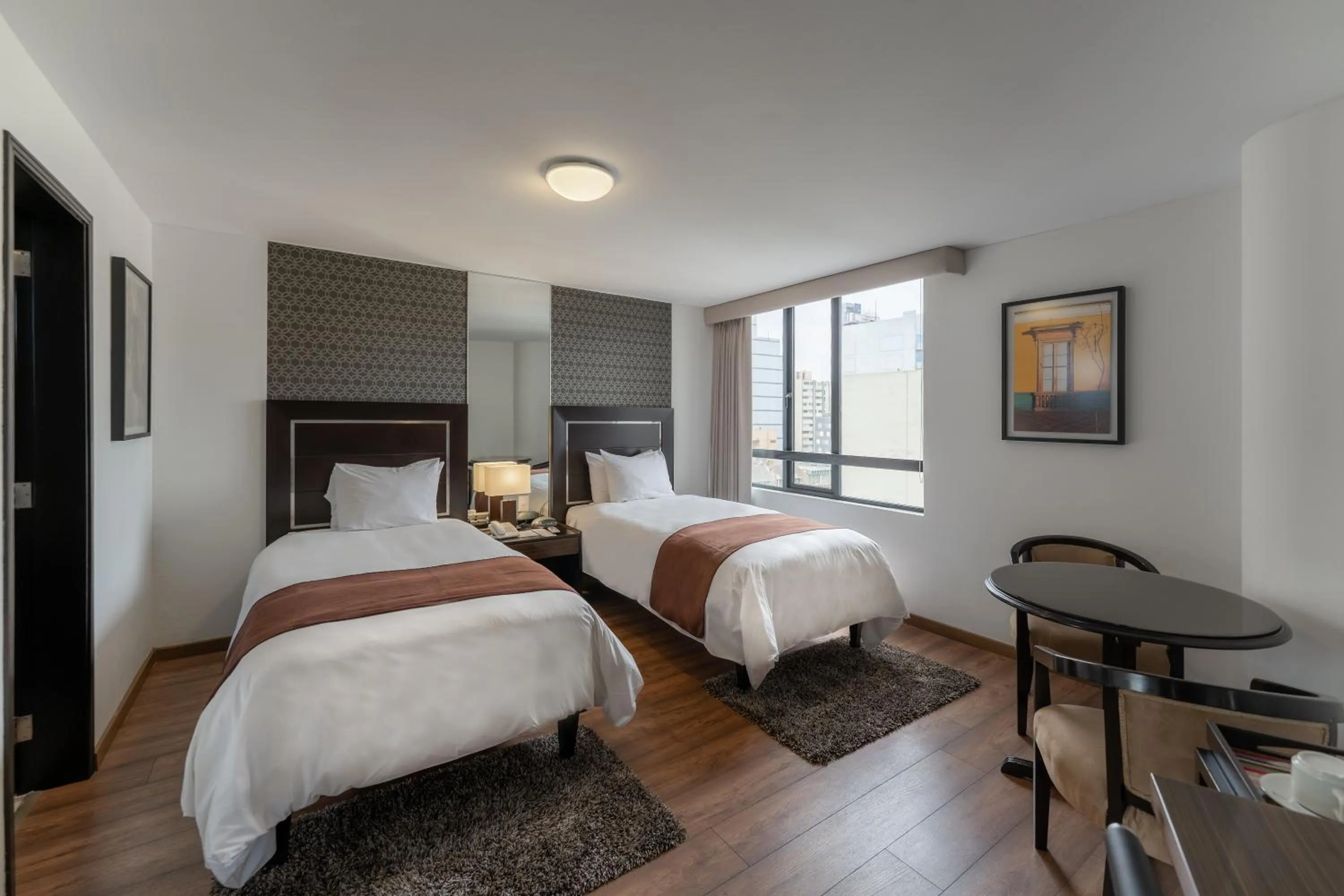 Photo of the whole room, Bed in Jose Antonio Executive