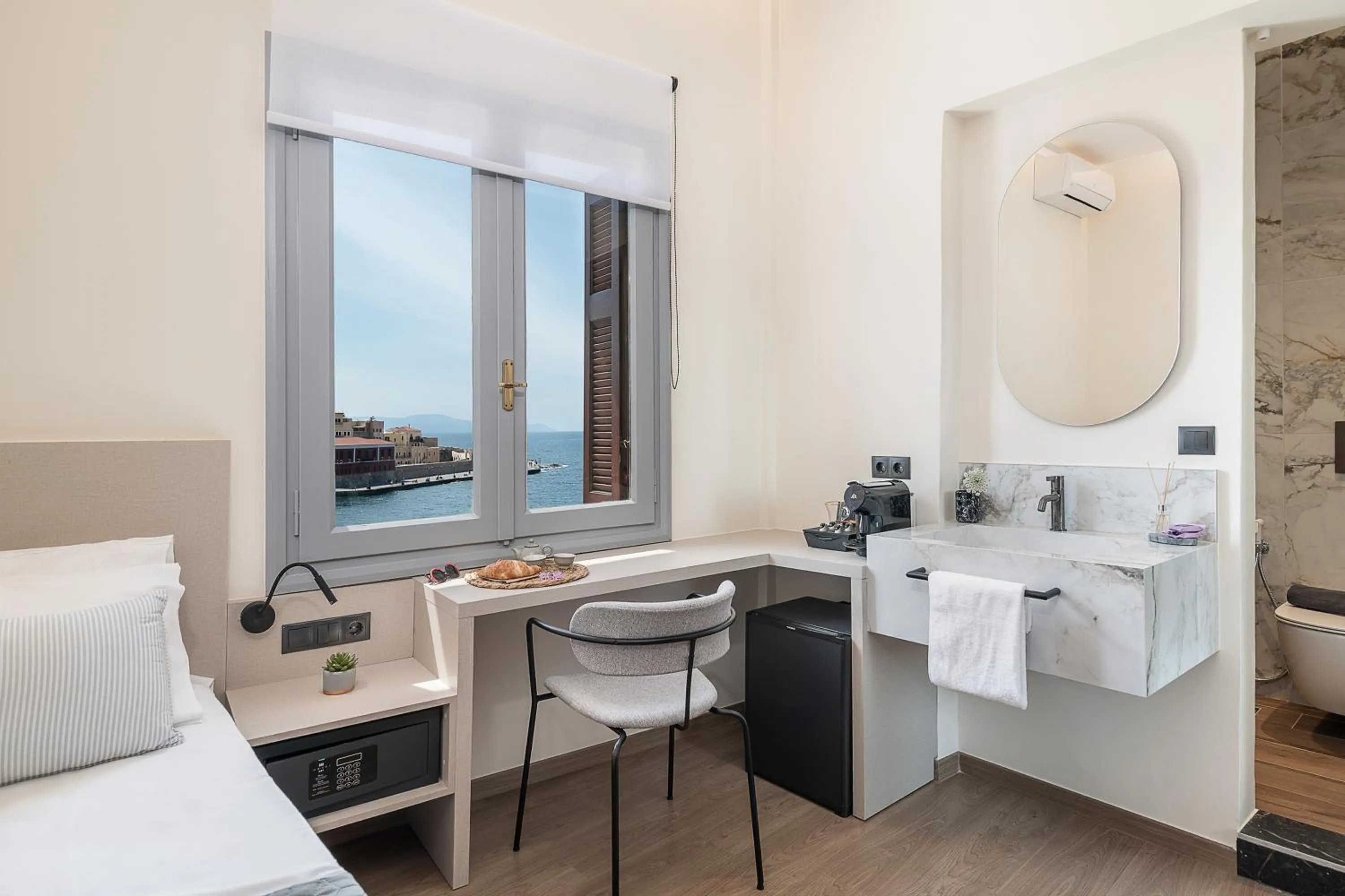 Seating area, Bed in Amphitrite Hotel