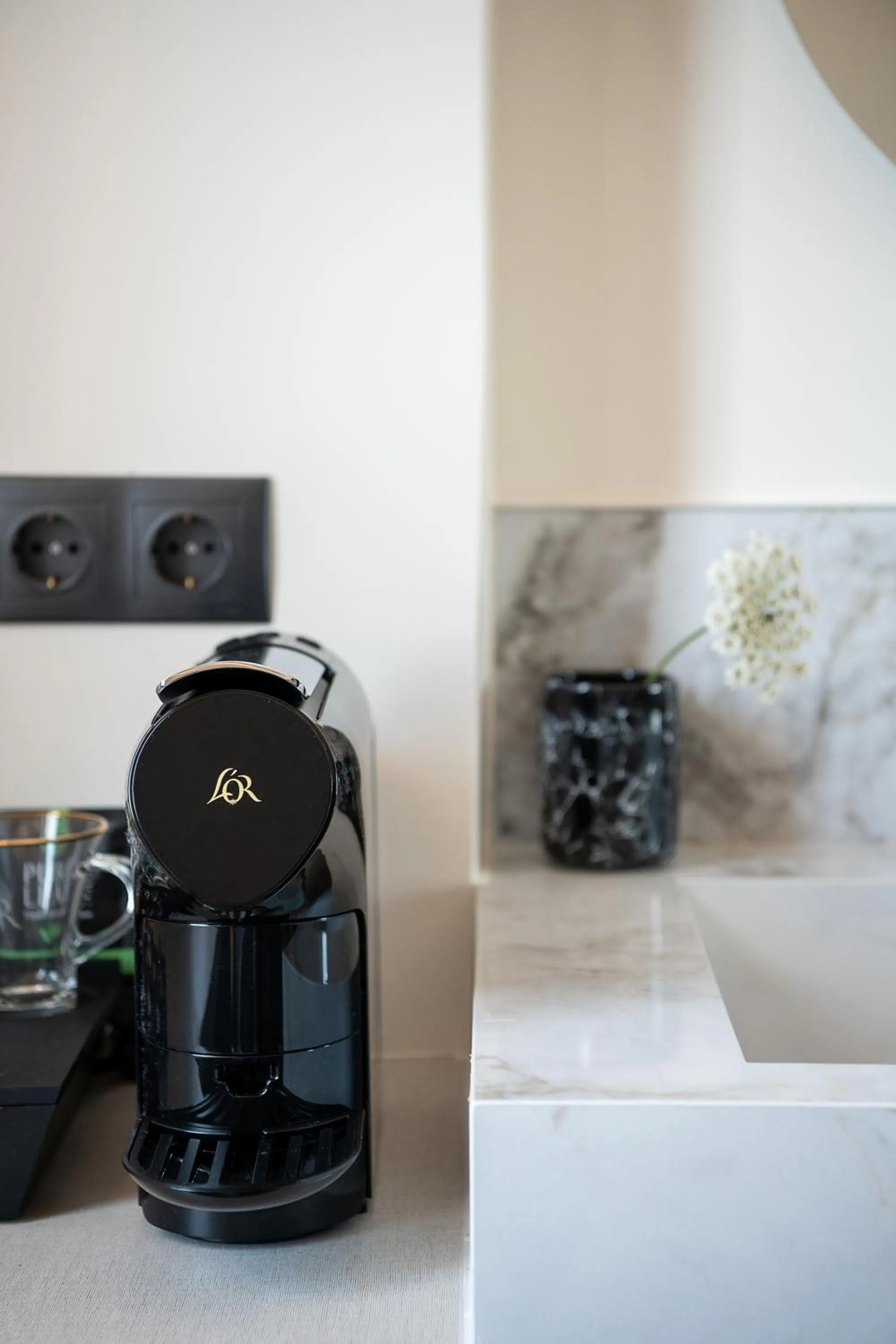 Coffee/tea facilities in Amphitrite Hotel