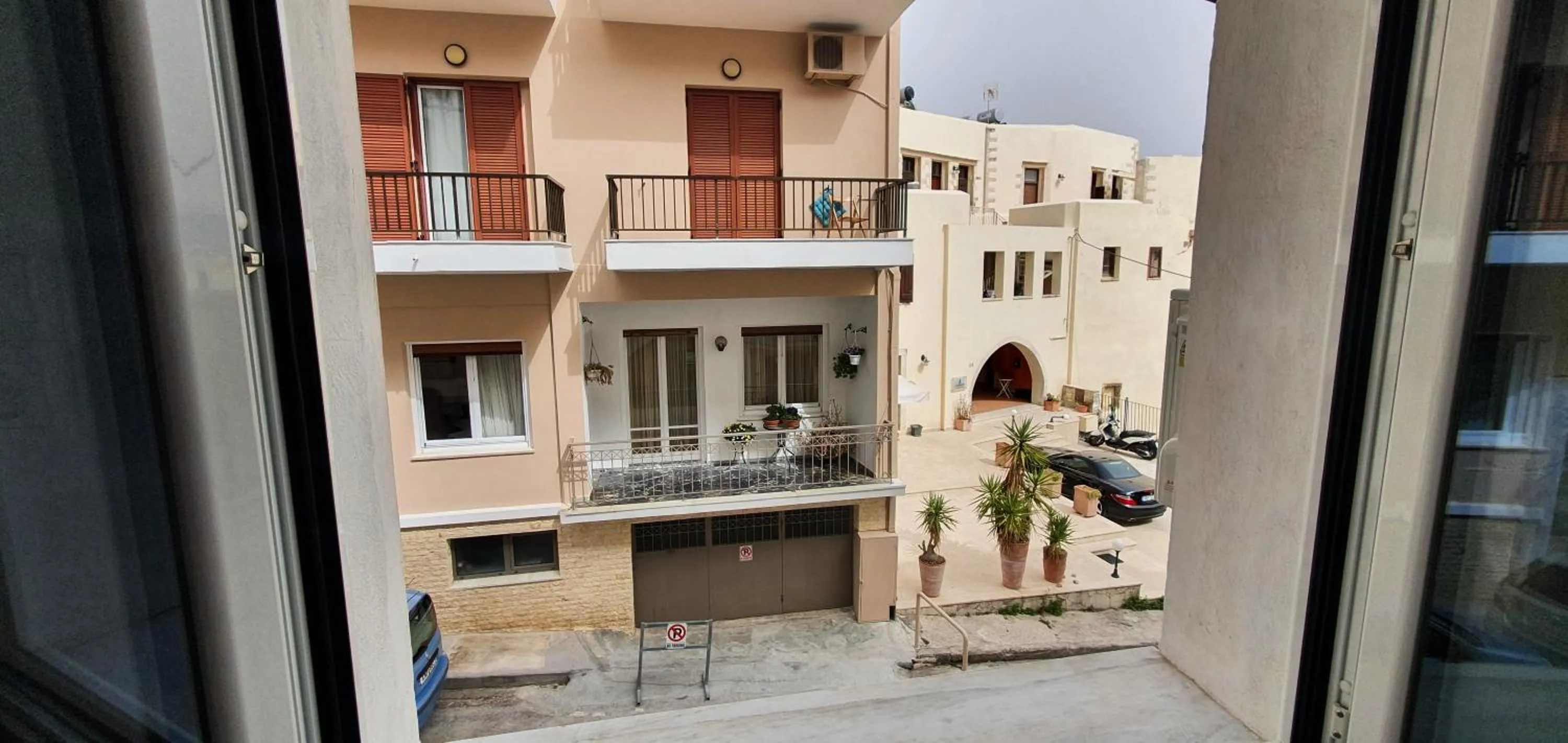 Quiet street view in Amphitrite Hotel