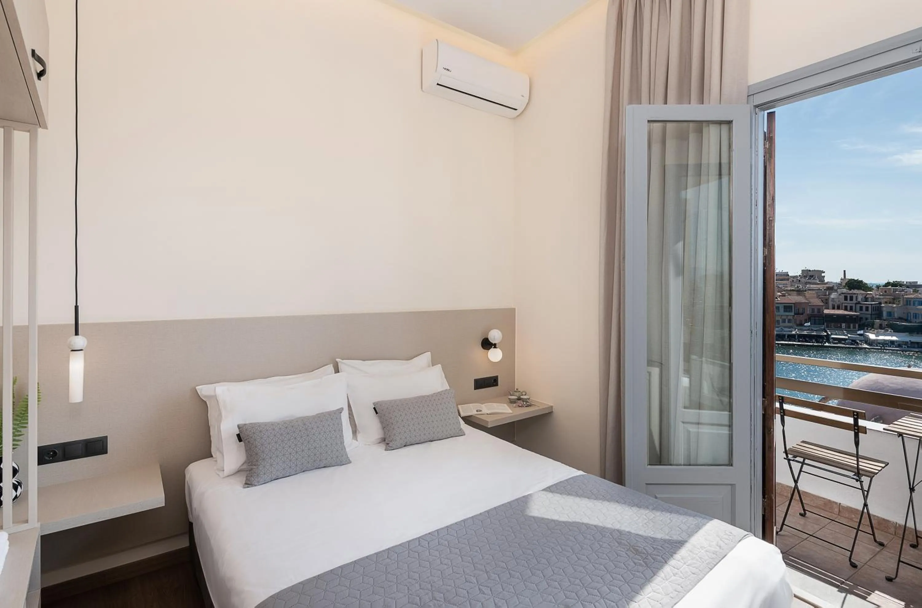 Bed in Amphitrite Hotel