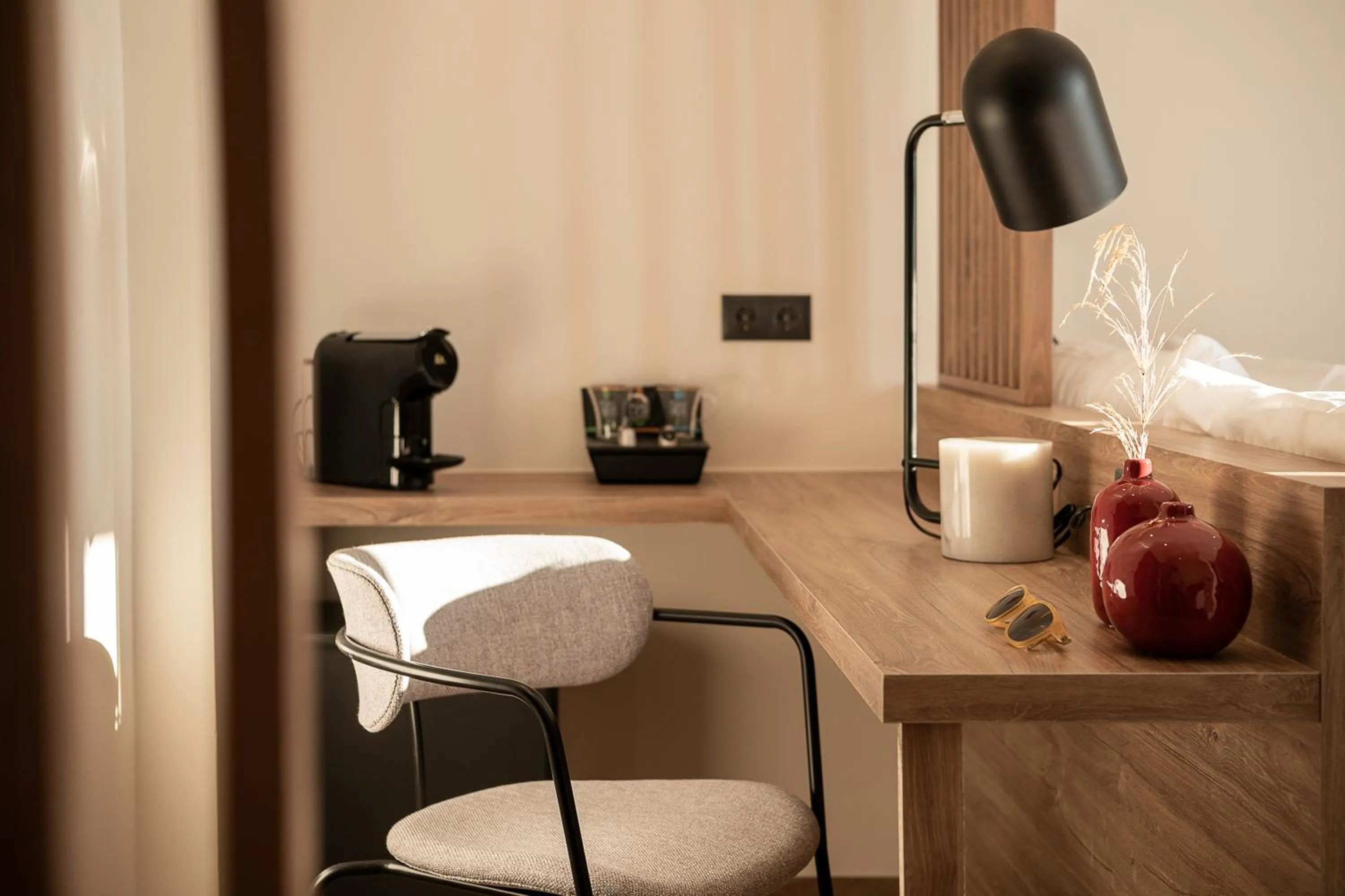 Coffee/tea facilities in Amphitrite Hotel