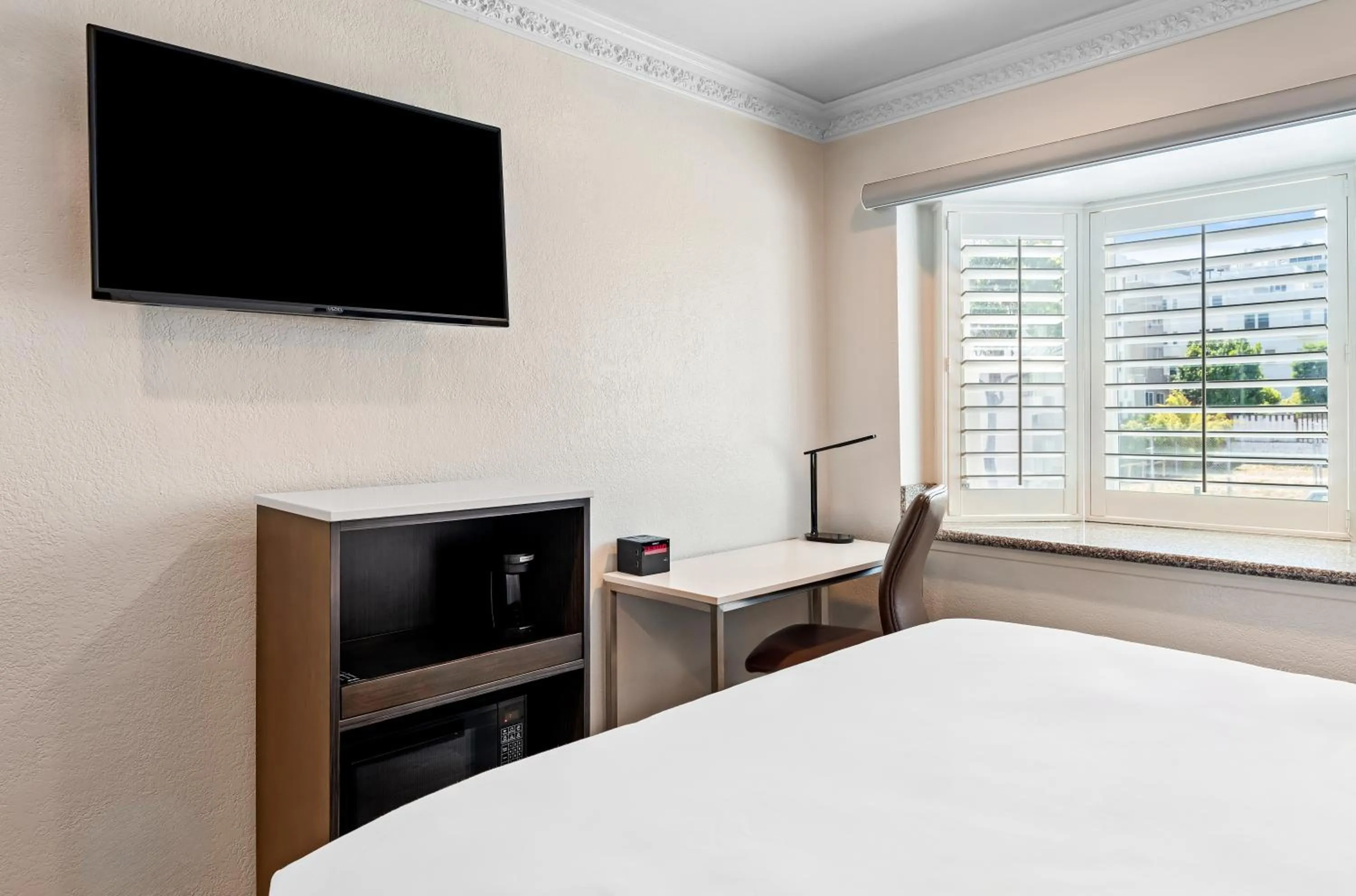 Bed in Signature Inn San Francisco Marina District