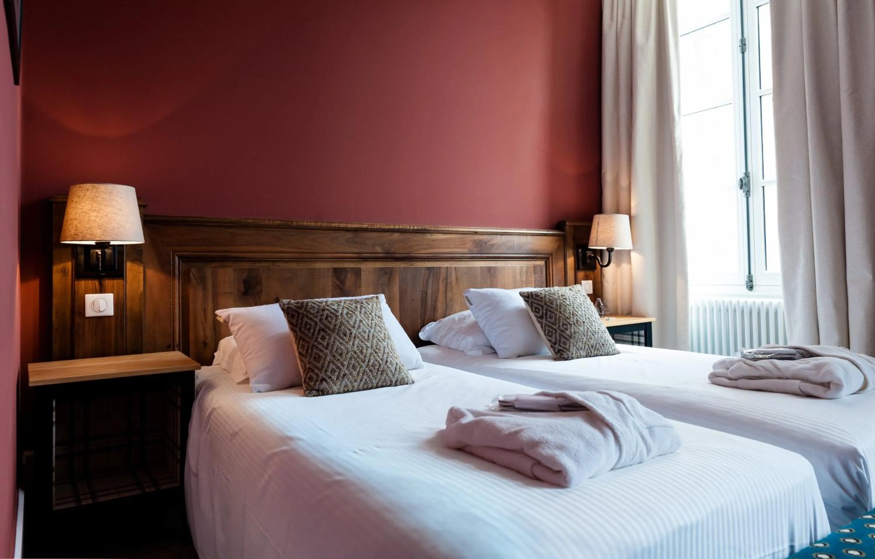 Photo of the whole room, Bed in Château de Saulon