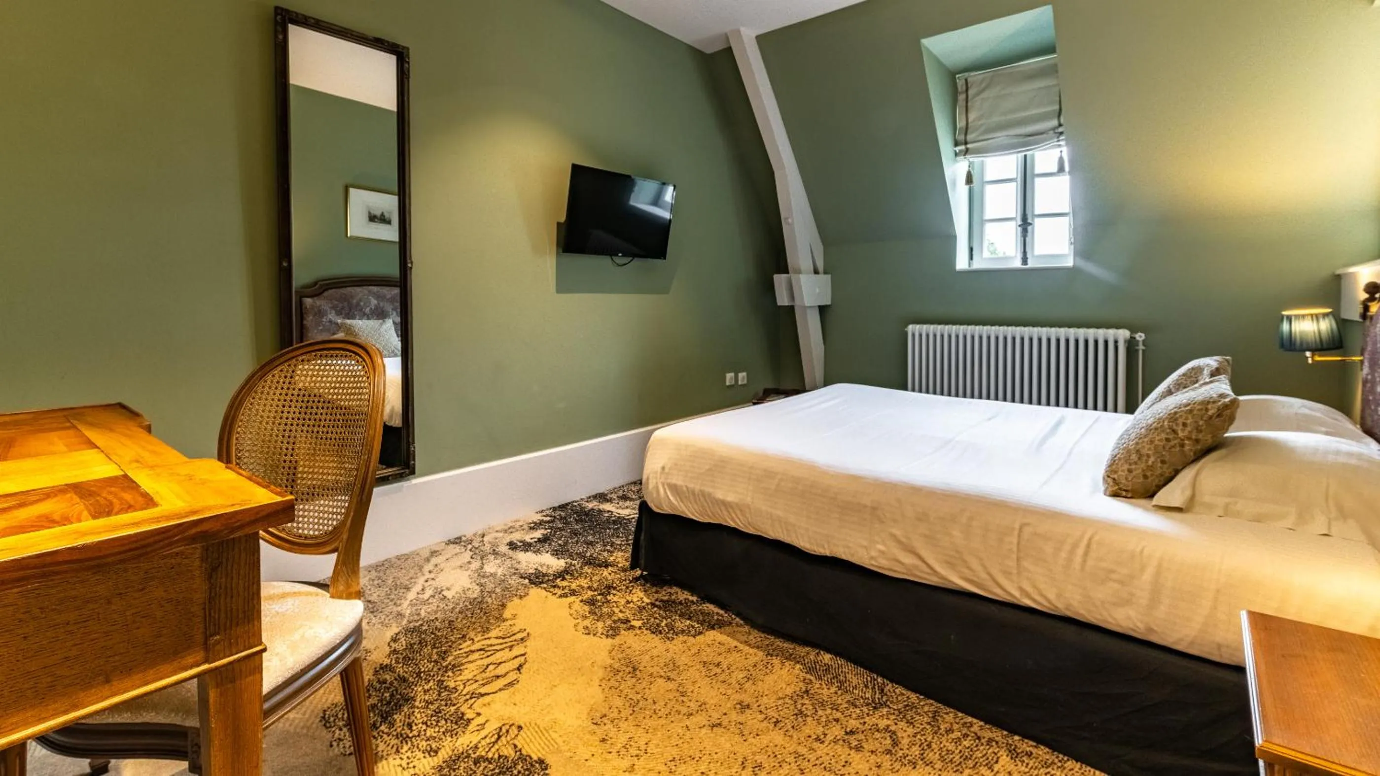 Bed in Château de Saulon