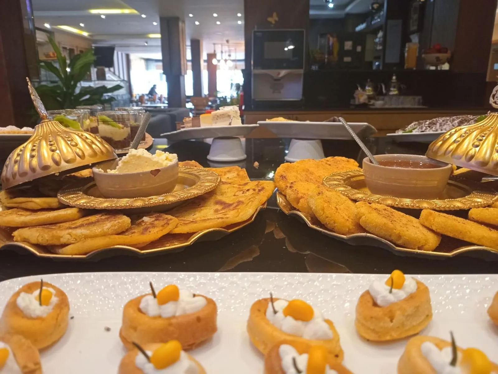 Buffet breakfast in Hotel Le Musée