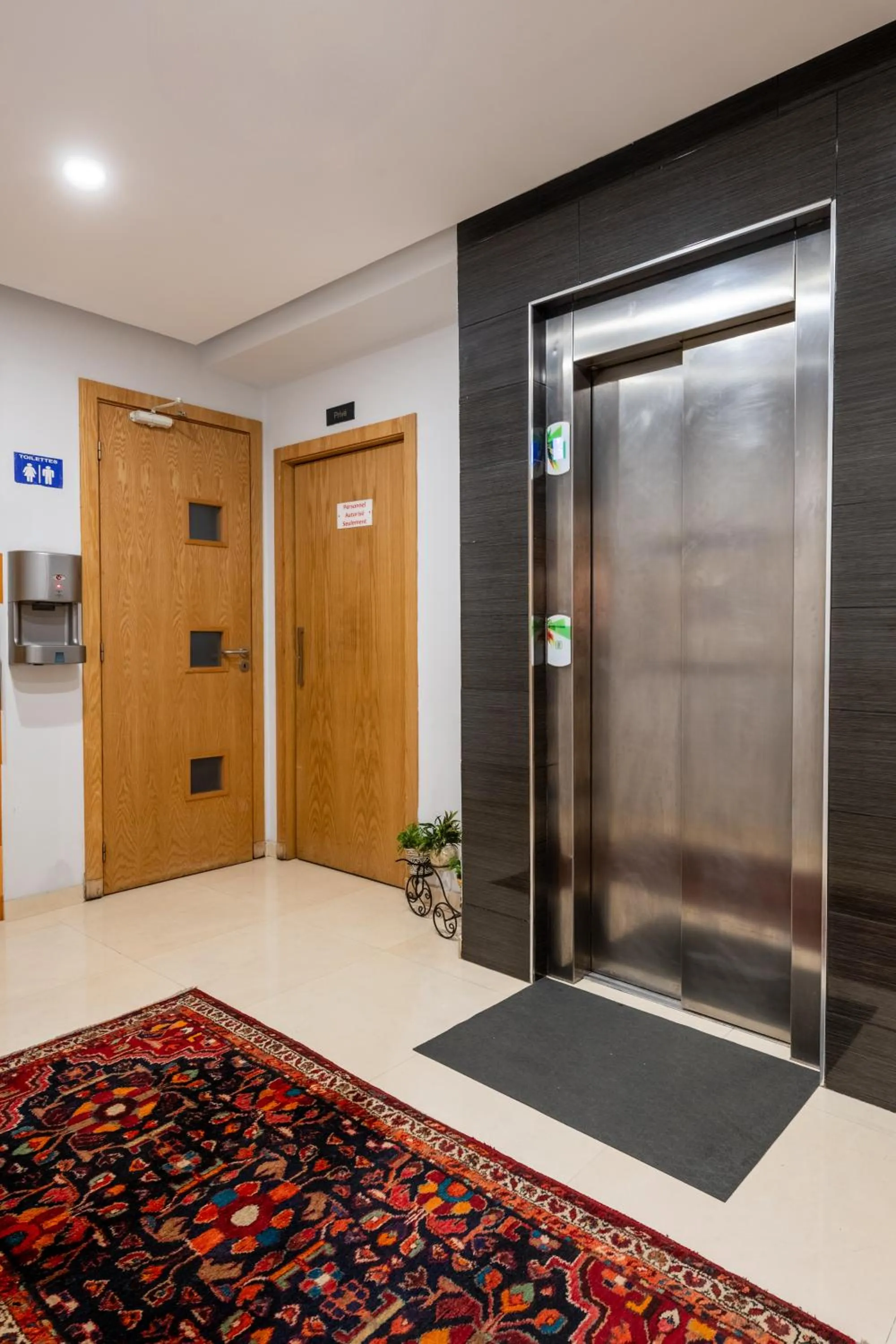 elevator in Hotel Le Musée