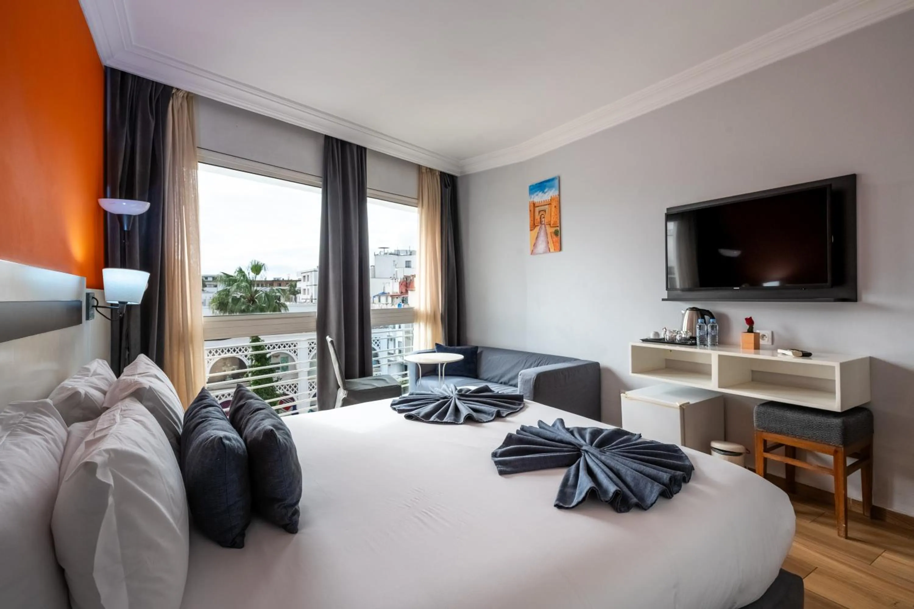 Communal lounge/ TV room, Bed in Hotel Le Musée