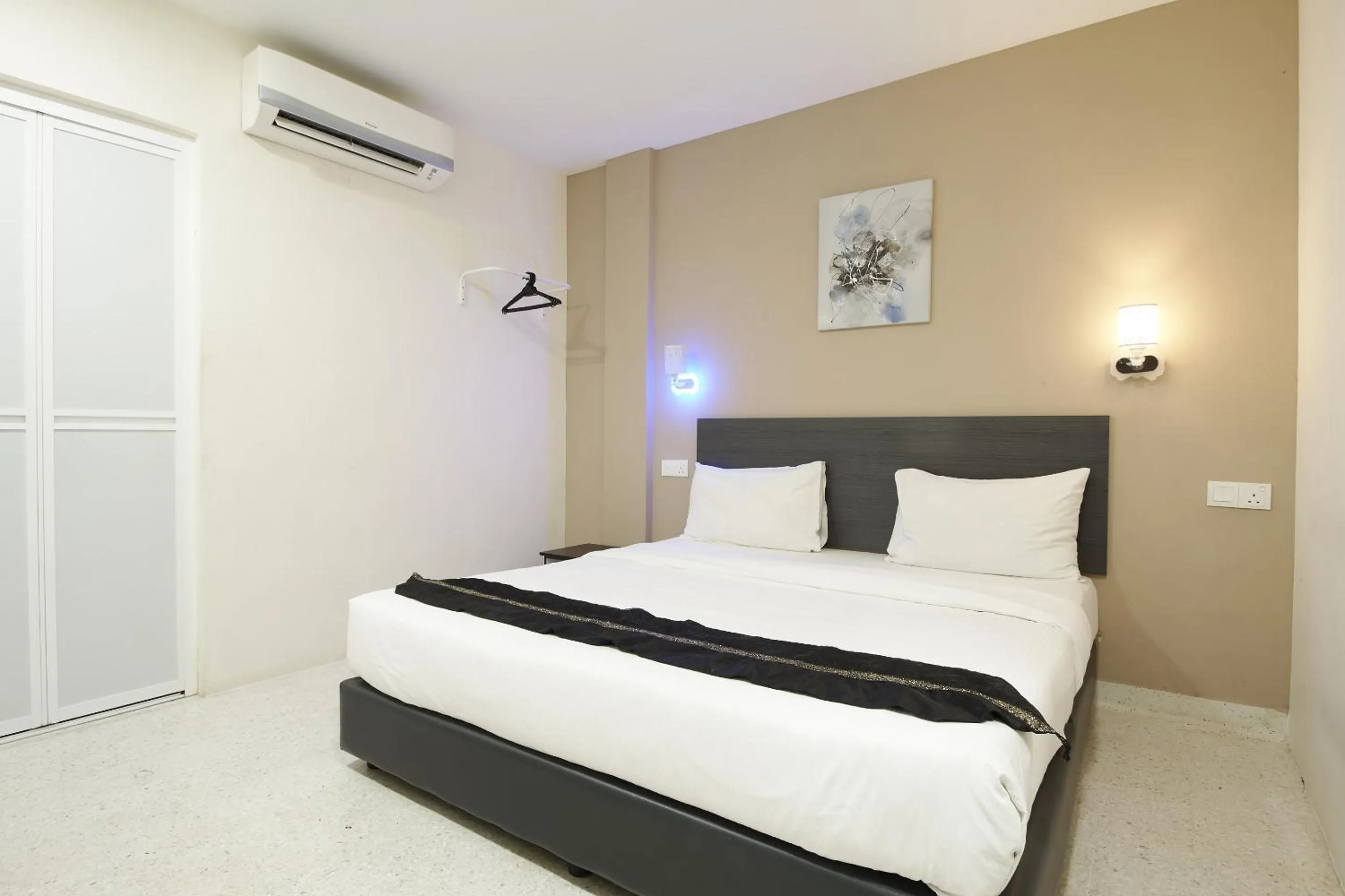 Bed in M S Hotel, Tengku Kelana KTM Klang