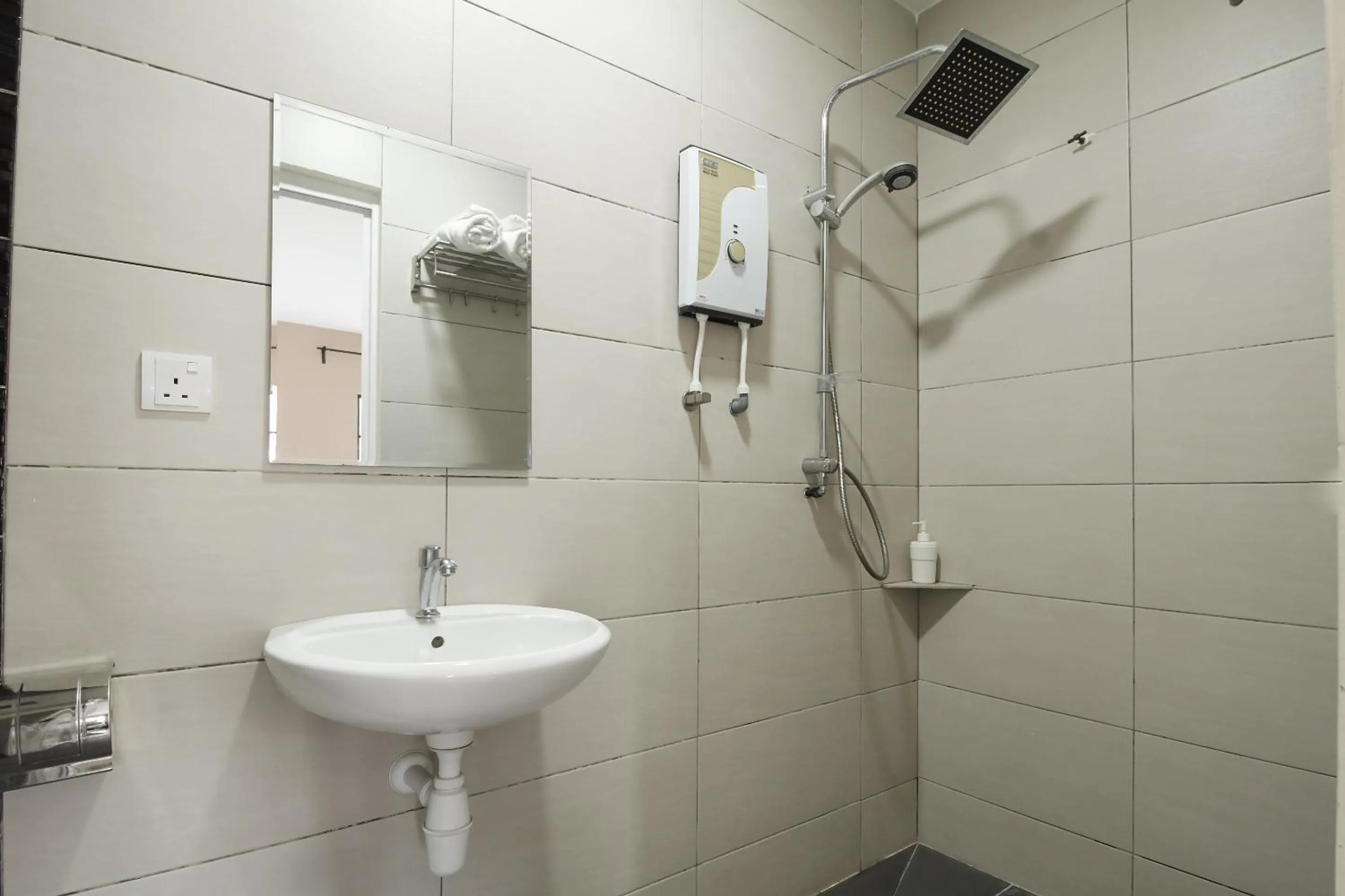 Bathroom in M S Hotel, Tengku Kelana KTM Klang