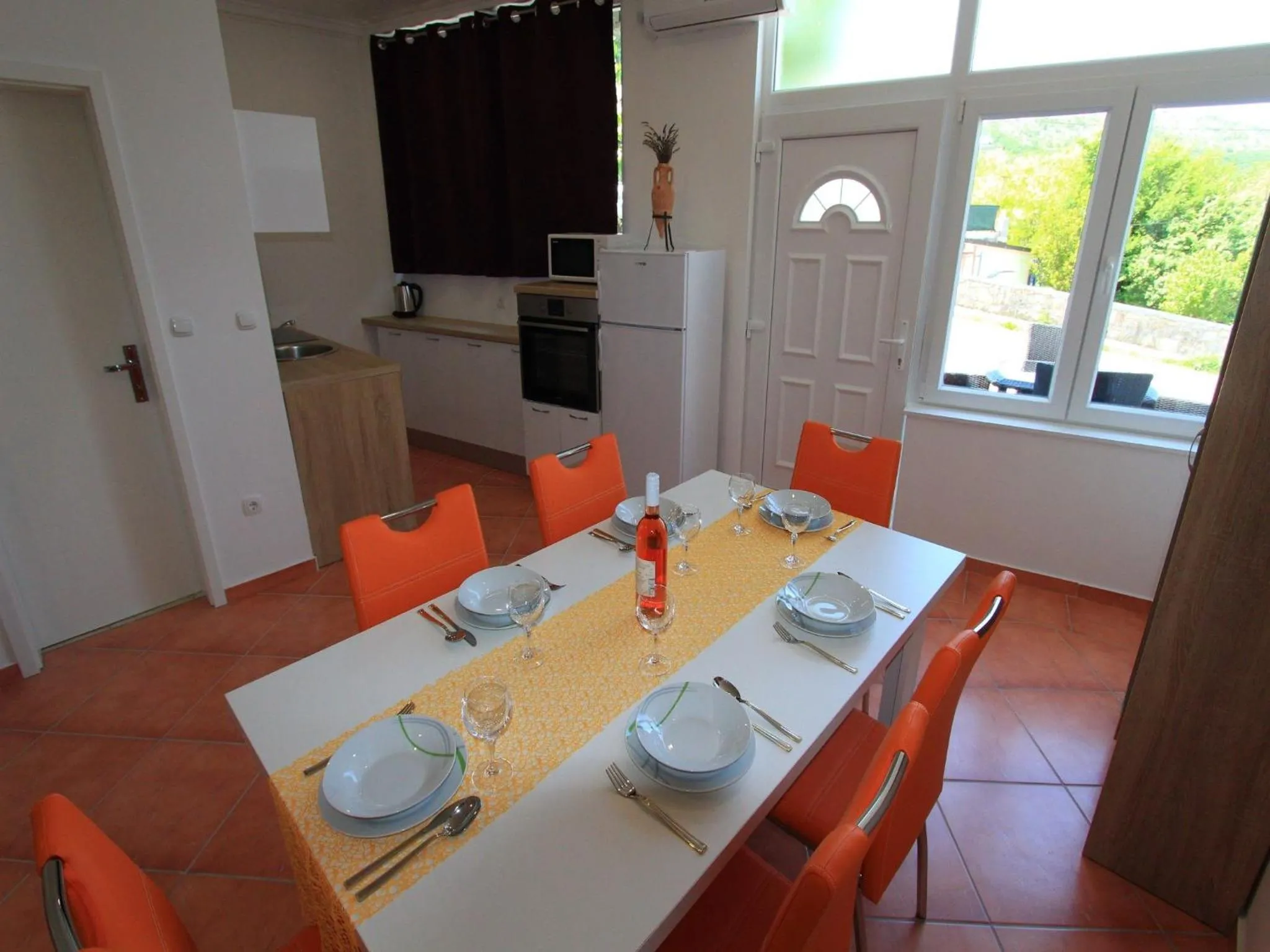 Dining area in Apartments Nero